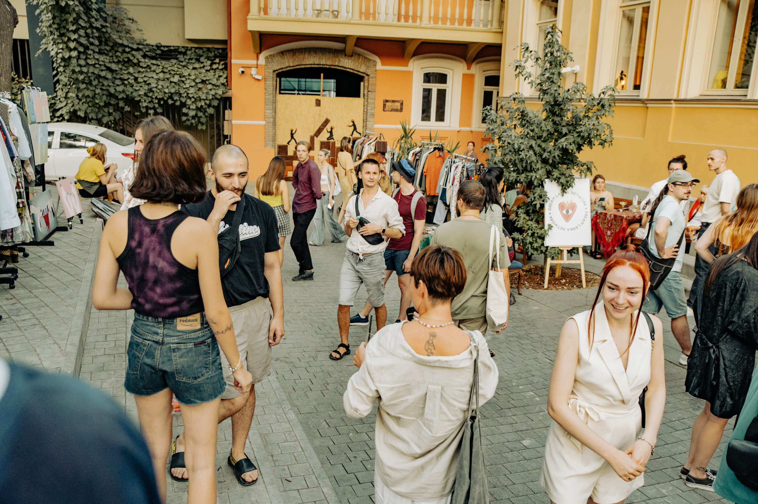 Dreamlanka market. Portrait and reportage photographer