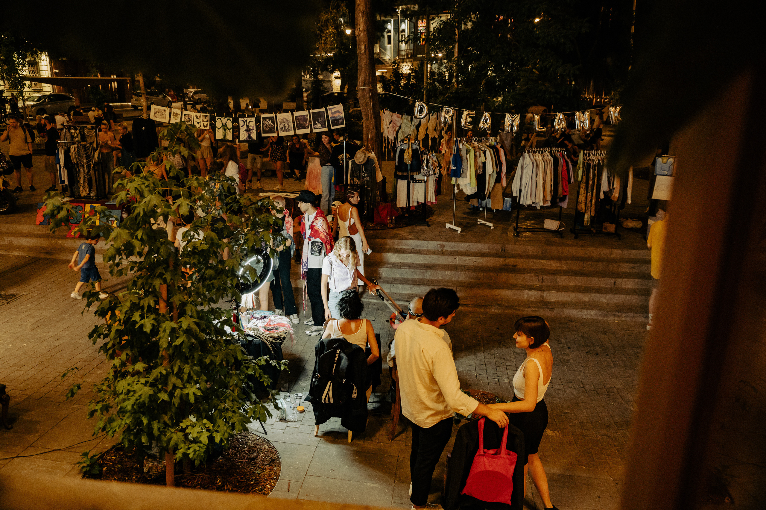 Dreamlanka market. Portrait and reportage photographer