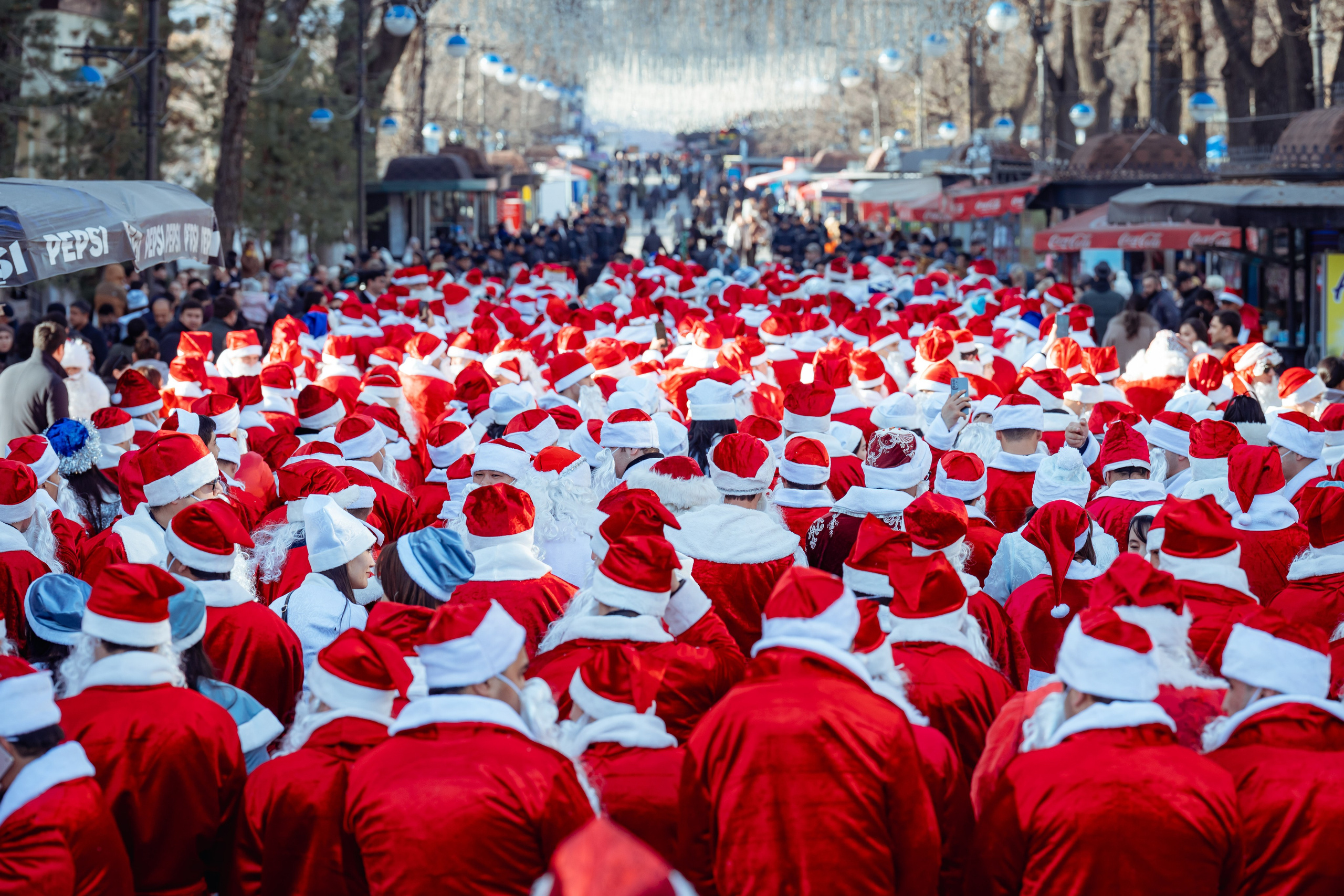 Парад Дедов Морозов. Георгий Намазов | Фотограф в Ташкенте