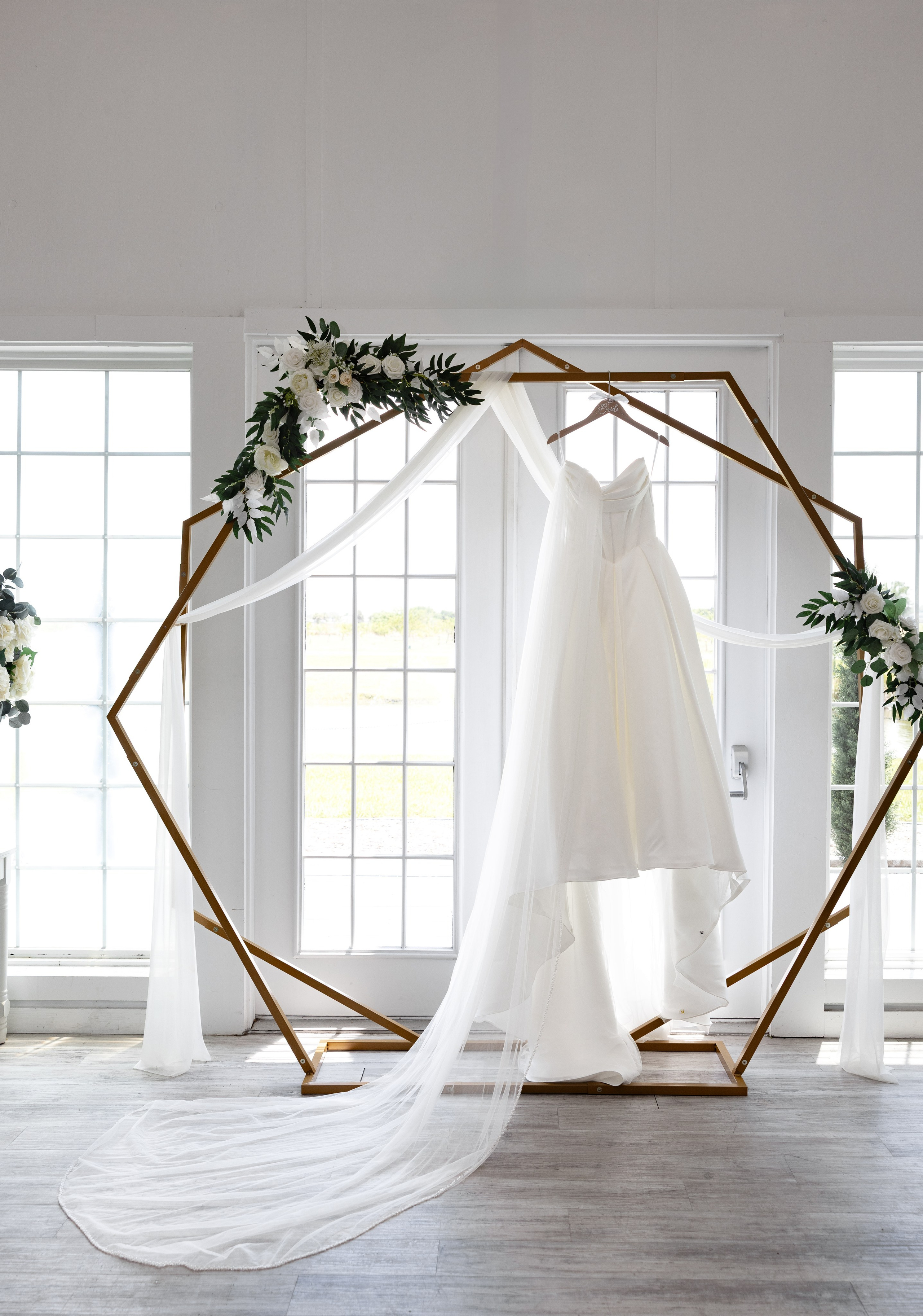 Alexsa and Robert. Ever After Farm Peach. Photographer Anastasia Nagibina