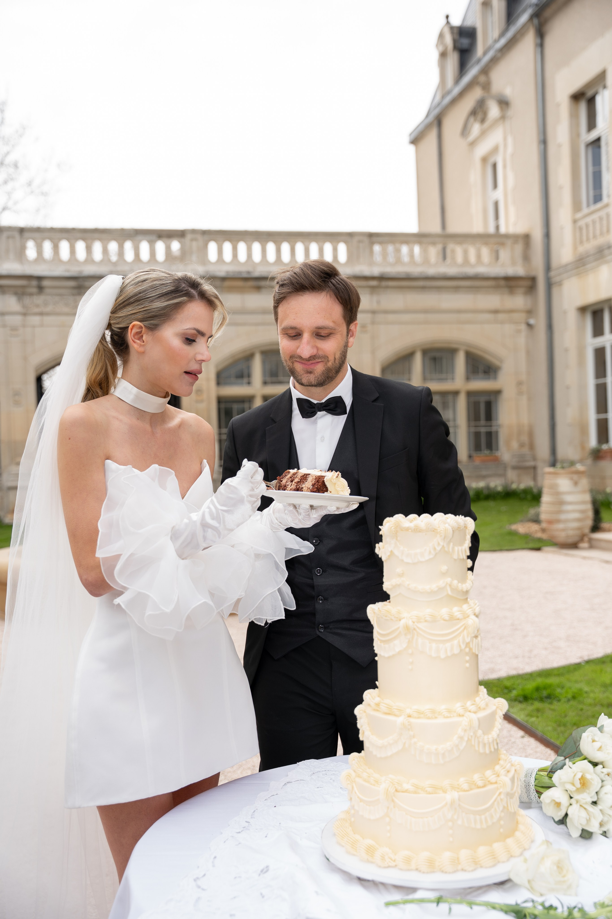 Chateau elopement inspiration. Wedding photographer in Paris Oksana Shum