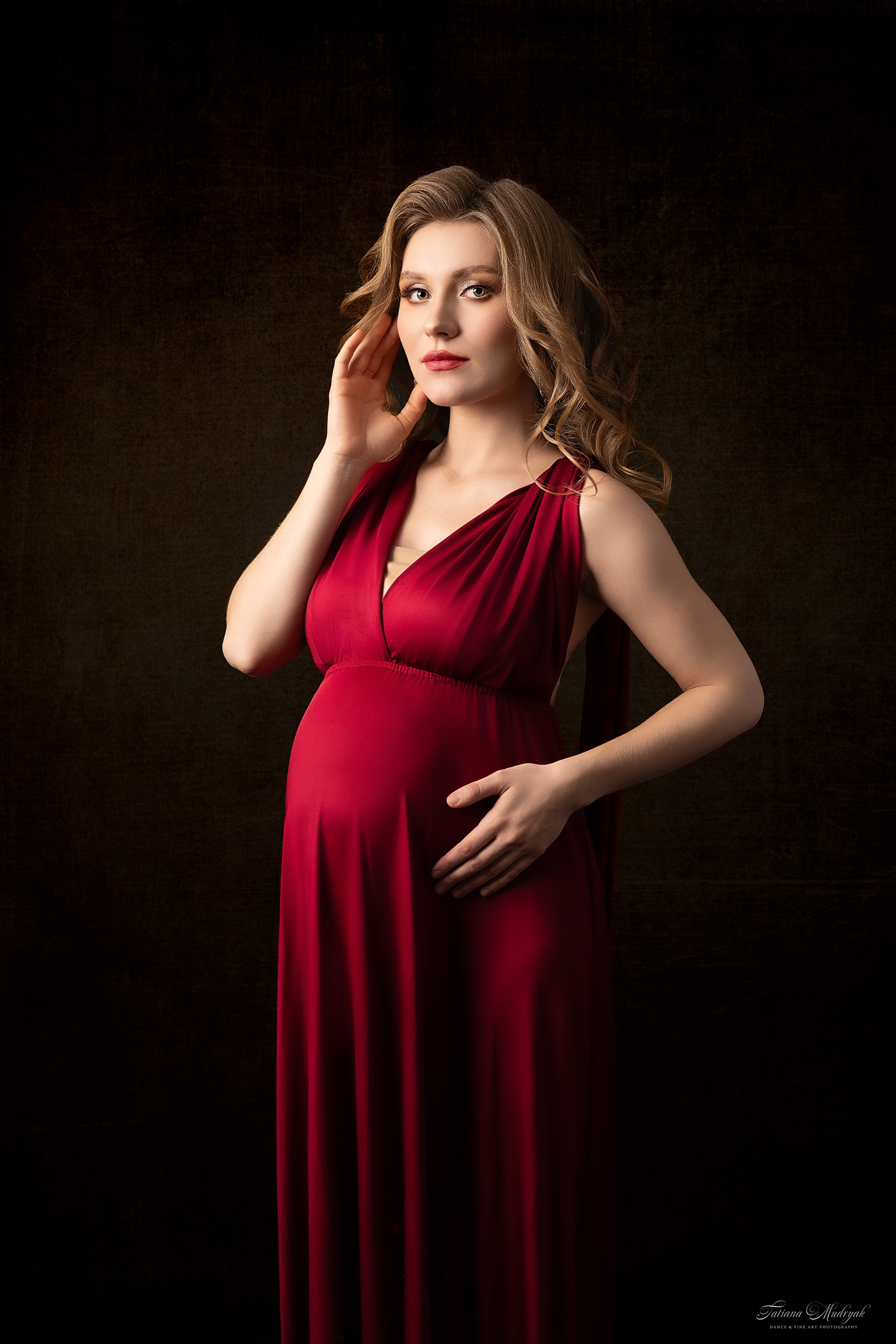 Maternity photoshoot in Dresden – soft and emotional pregnancy photography