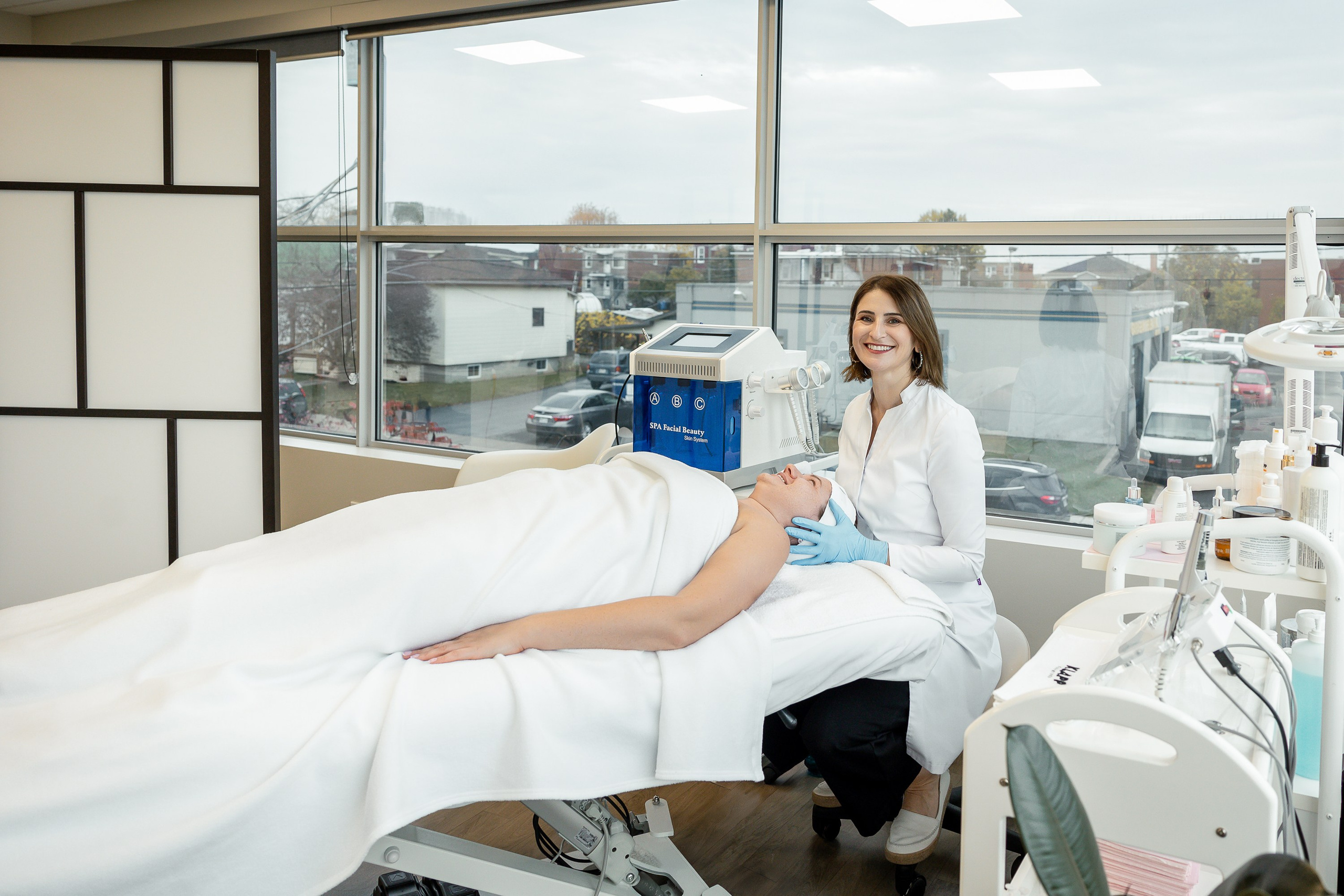 Violeta Sili, Esthéticienne/Beautician