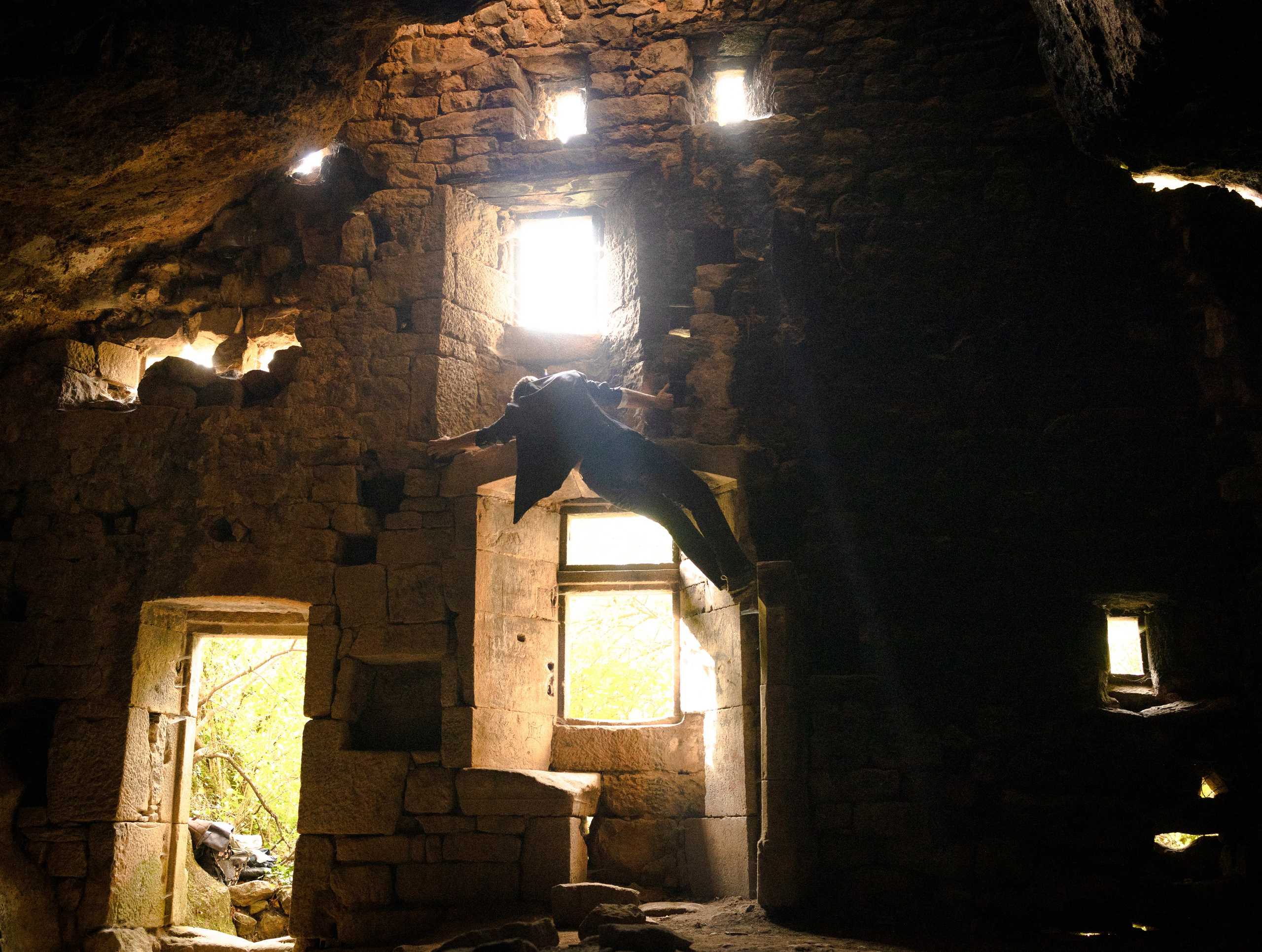 Portrait du portfolio d’un acteur Avignon Provence France. Histoires d’amour, séances photos de famille et de mariage en France