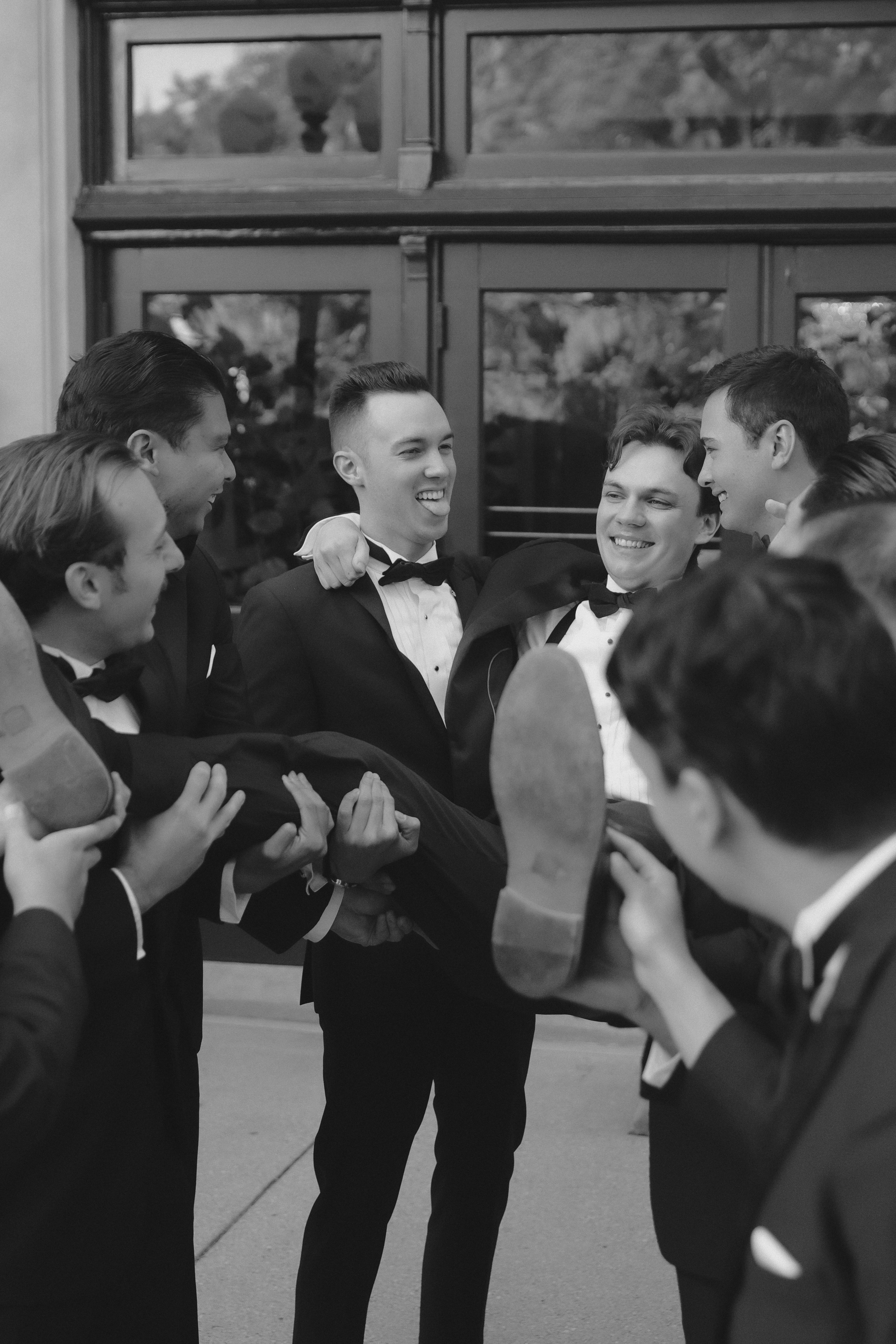 Madison&Otis. Couple photographer in Chicago