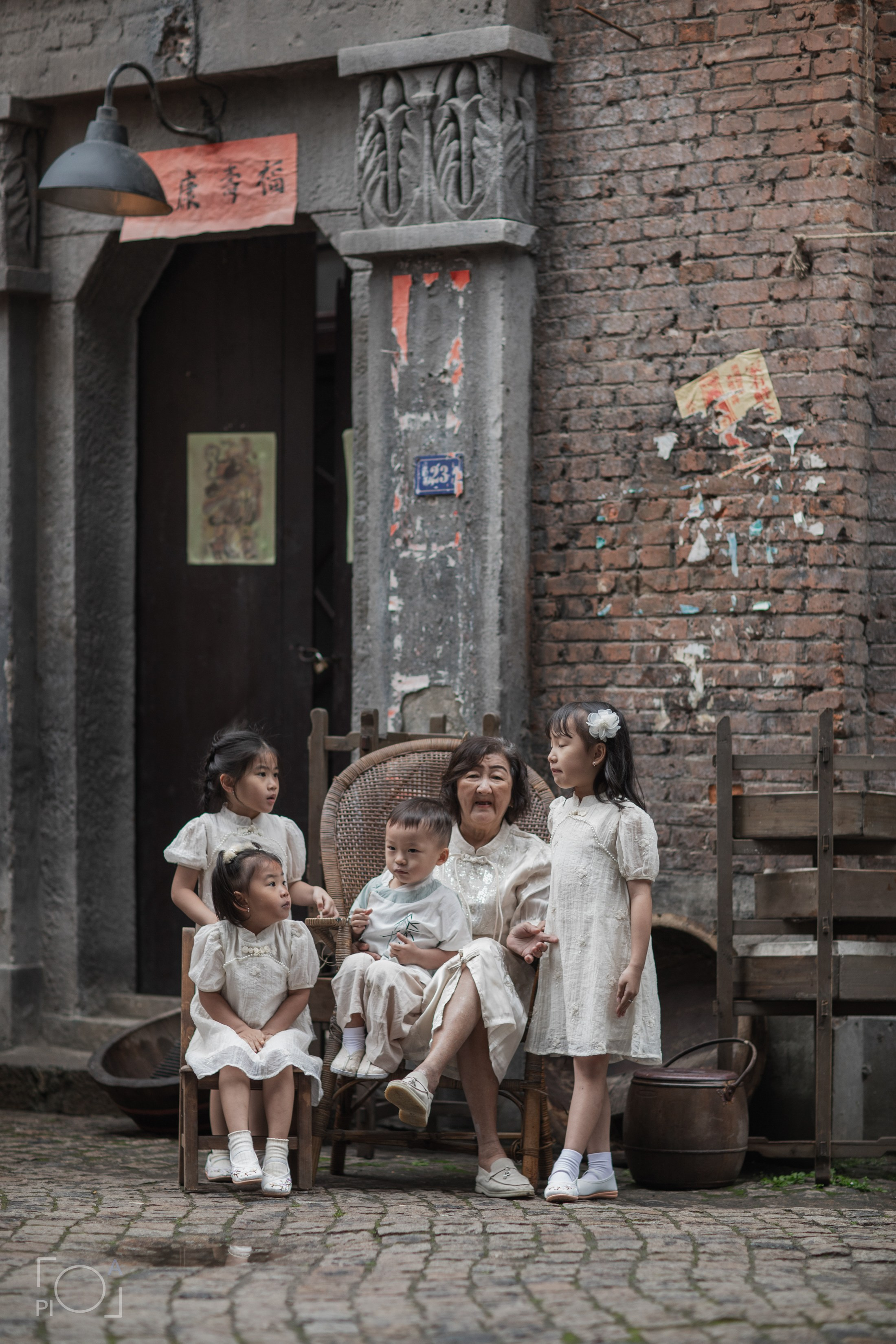 Семейная фотосессия в шанхайской киностудии. Photographer in Shanghai — Lola Pidluskaya