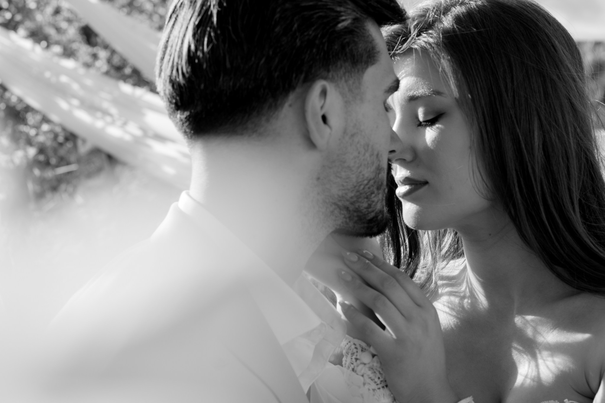 Ședință foto in livada înflorită , cuplu , îndrăgostiți, ședință foto save the date. Alexandra Hanu Photographer