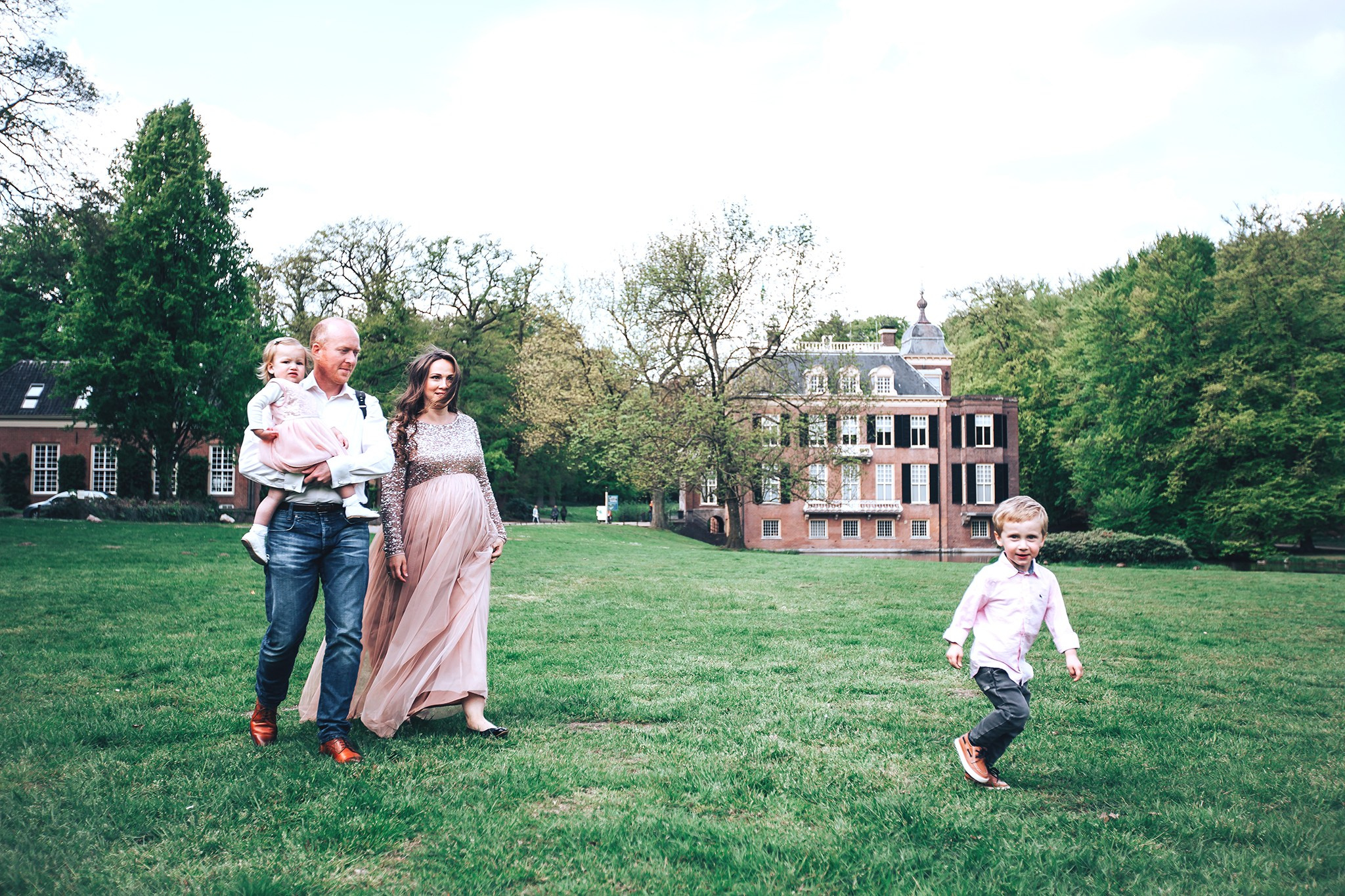 Ekaterina and her family. Amina Gunenc - bruiloft- en familie fotograaf in Nederland