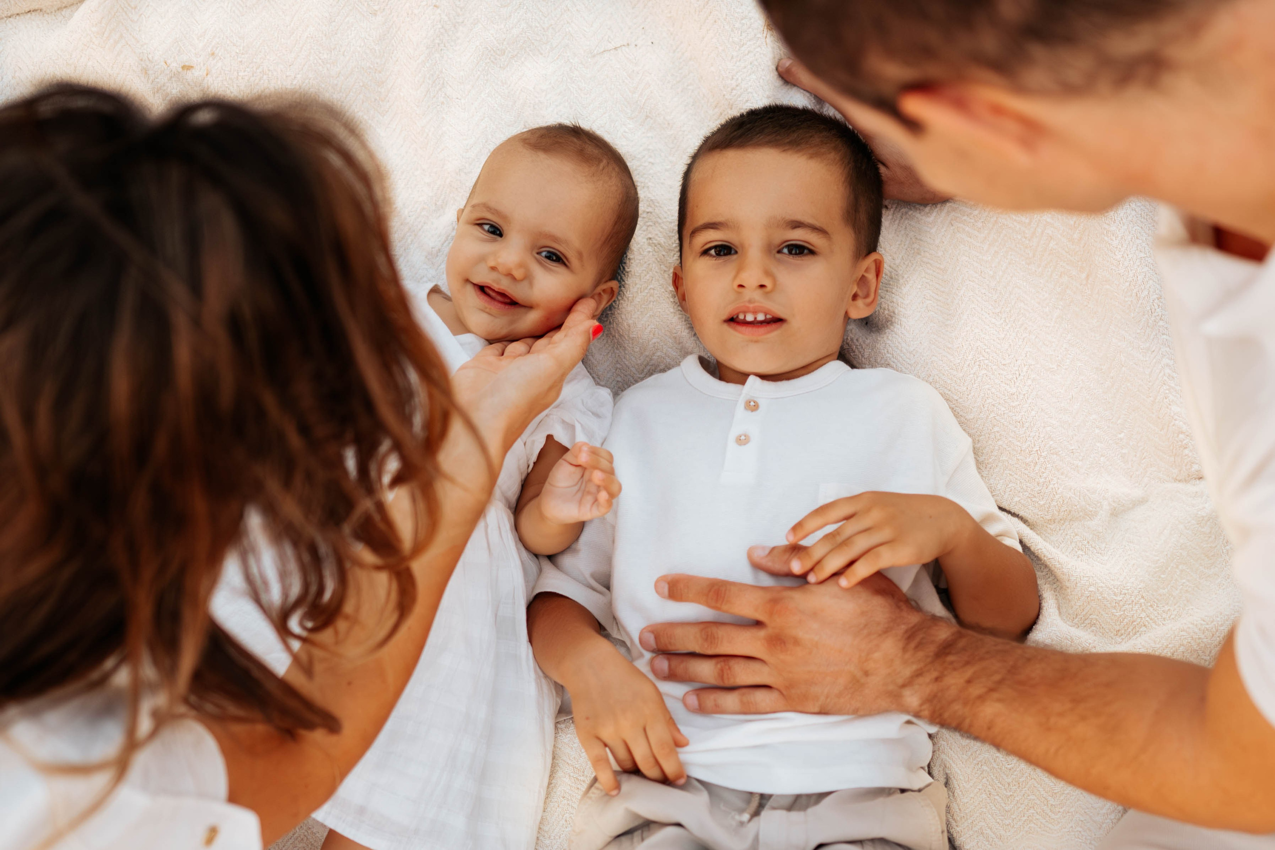 Bojana, Marko, Luka i Anika - porodično fotografisanje. Dečiji i porodični fotograf