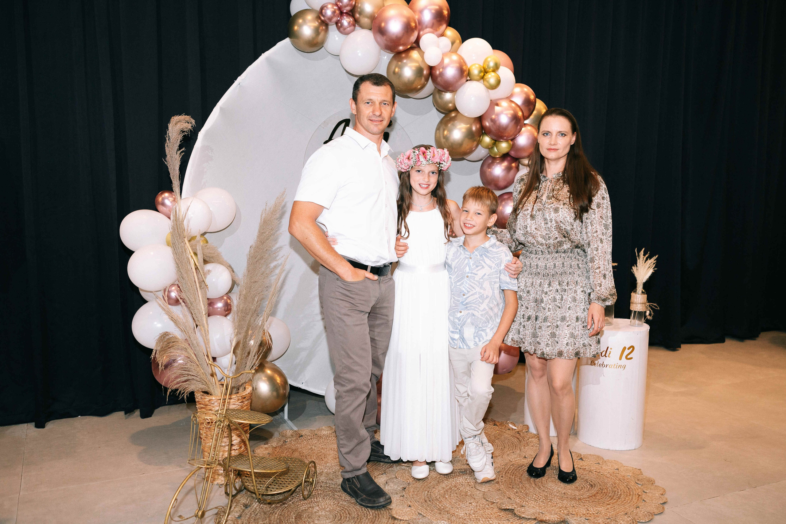 PARTY WITH FRIENDS. Https://shi-photo.com/