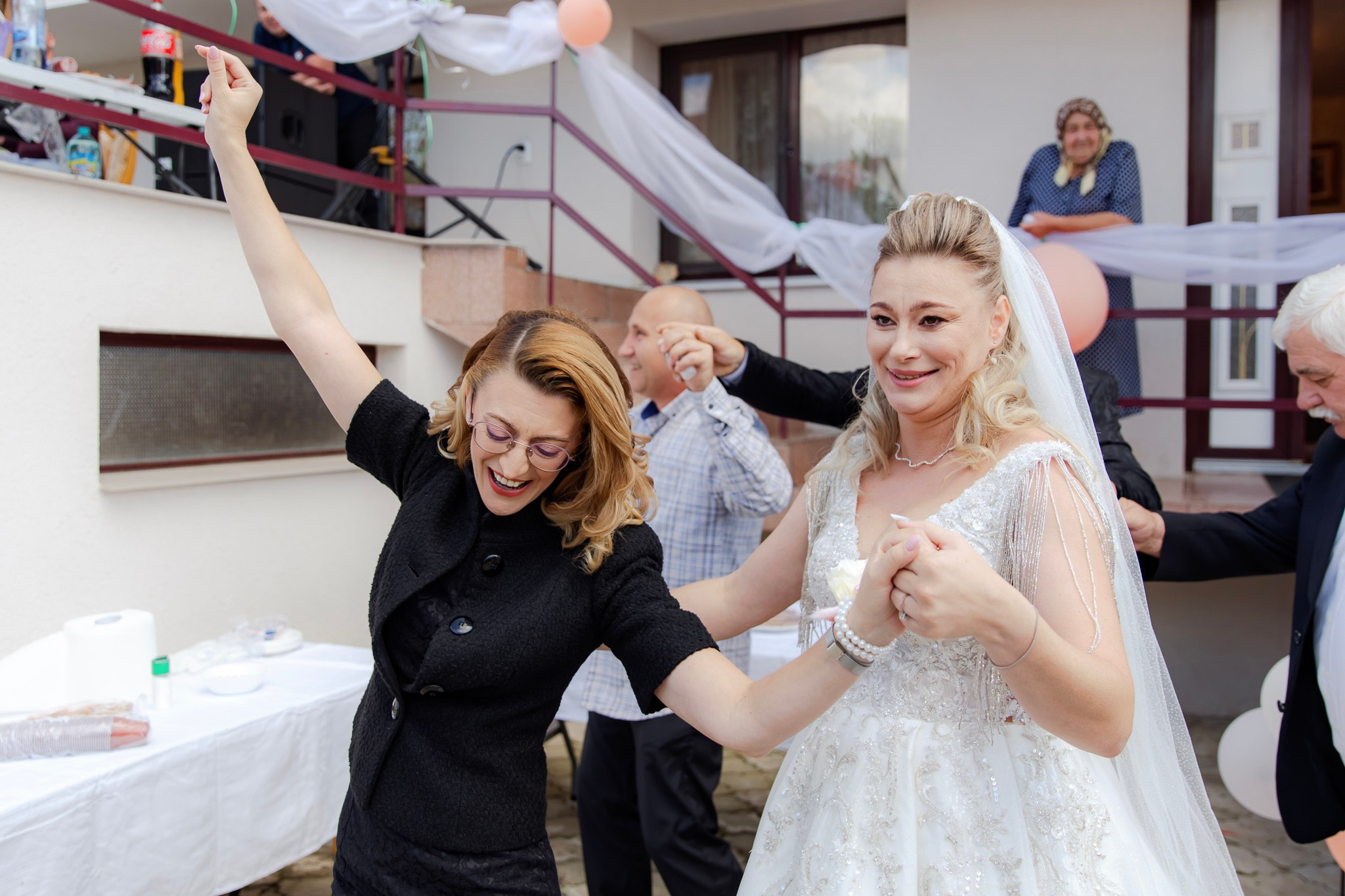 Mihai & Oana. Servicii foto-video profesionale, pentru momente de neuitat