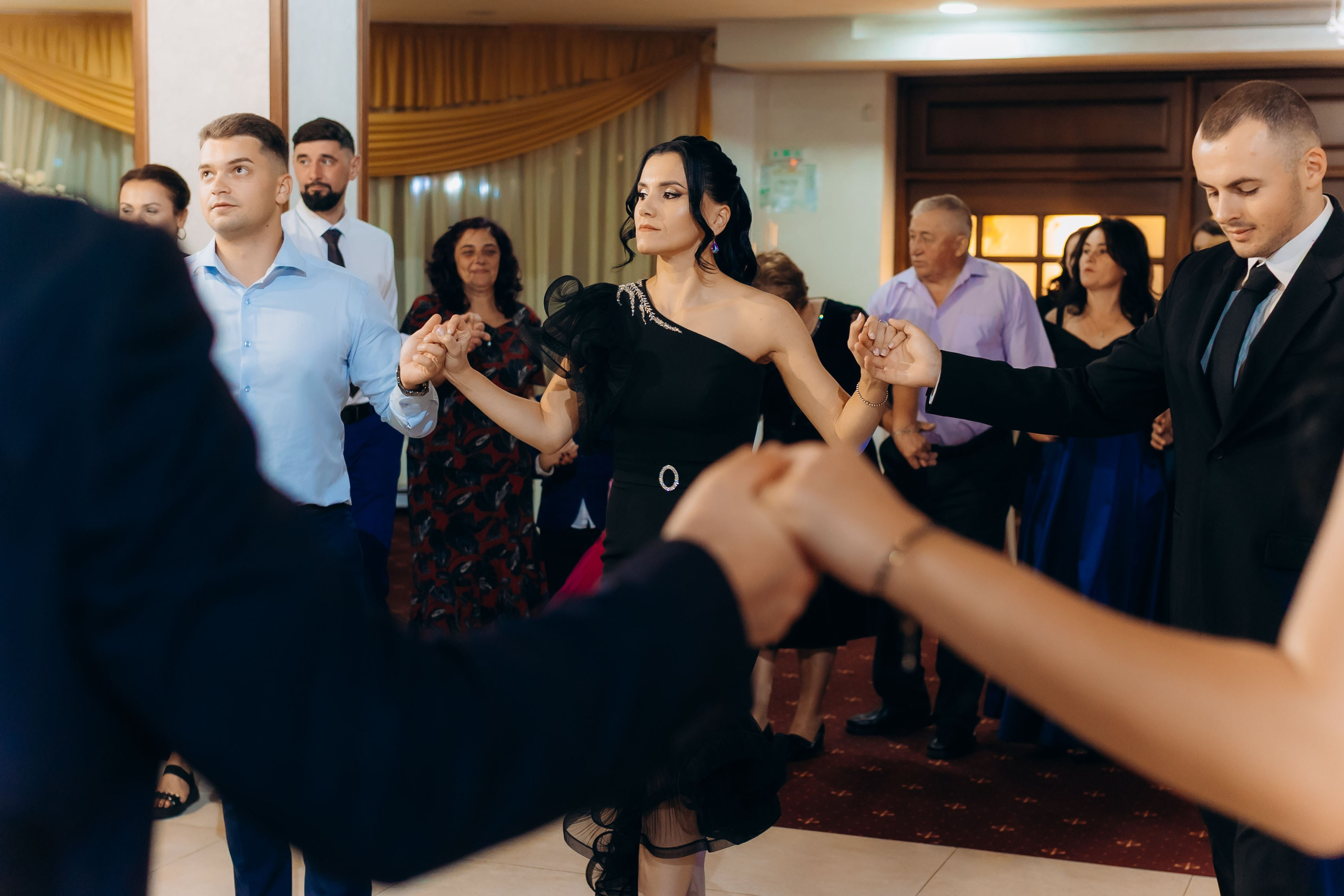 Loredana & Emilian – Ziua Nunții | Videografie - fotografie Botez Suceava, Iași, Botoșani. Servicii foto-video profesionale, pentru momente de neuitat