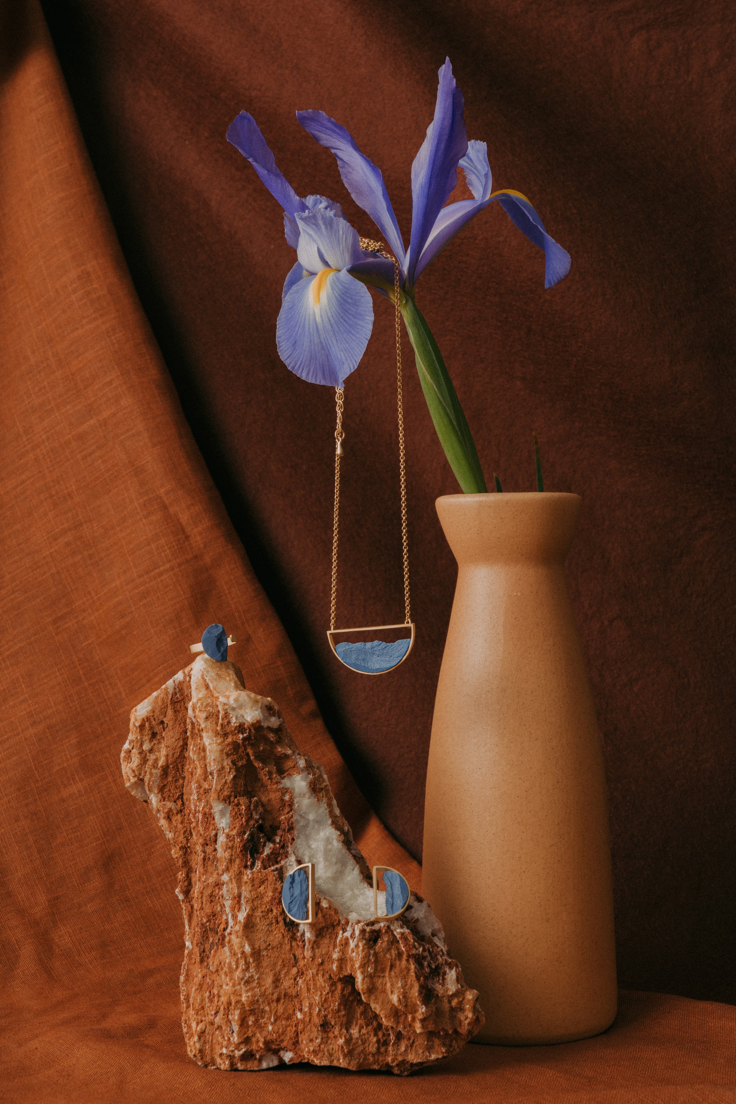 Joyería Lifestyle Barcelona: Fotografía de Marca DSNU. Creador de contenido visual en Barcelona | Dima Kit