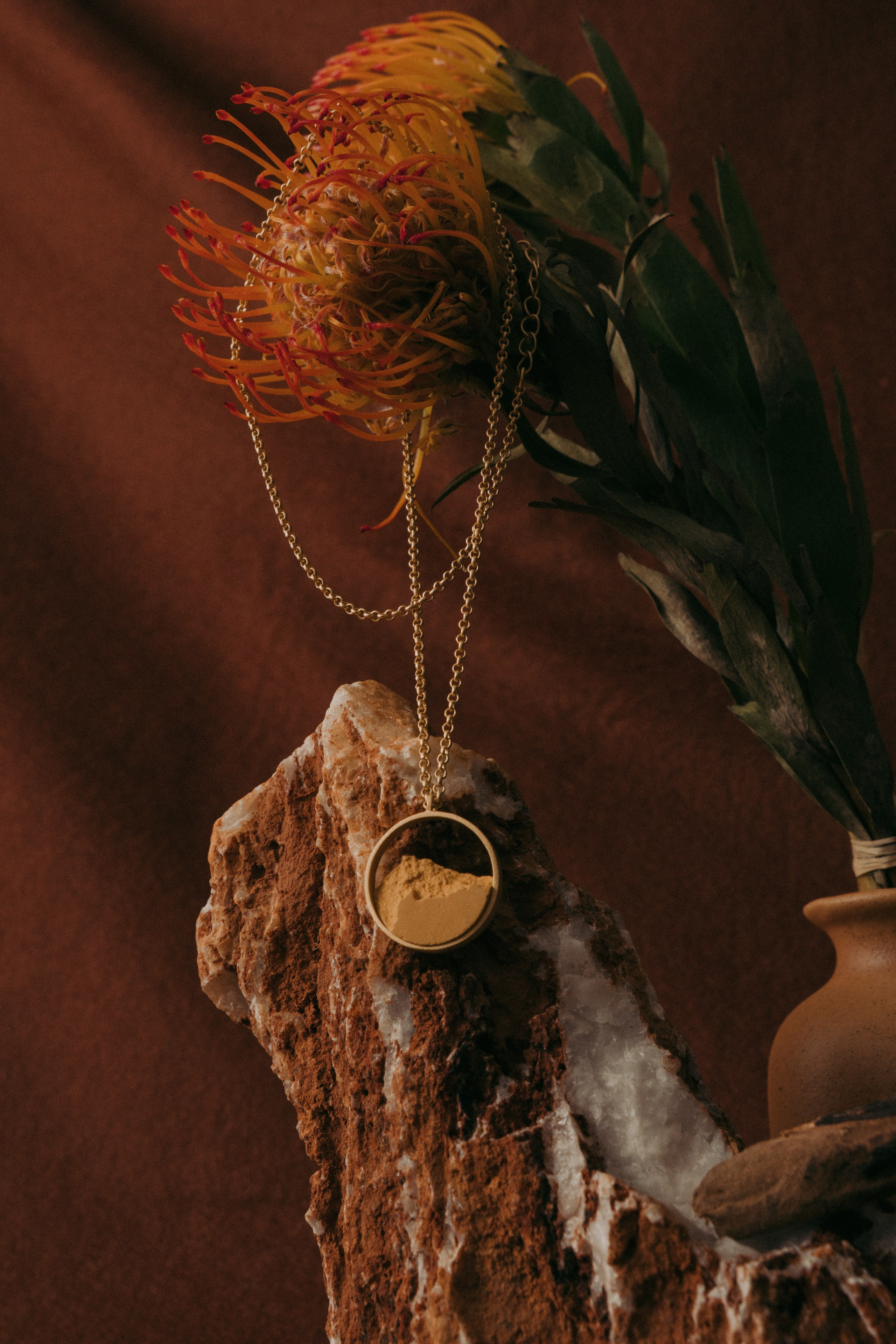 Joyería Lifestyle Barcelona: Fotografía de Marca DSNU. Creador de contenido visual en Barcelona | Dima Kit