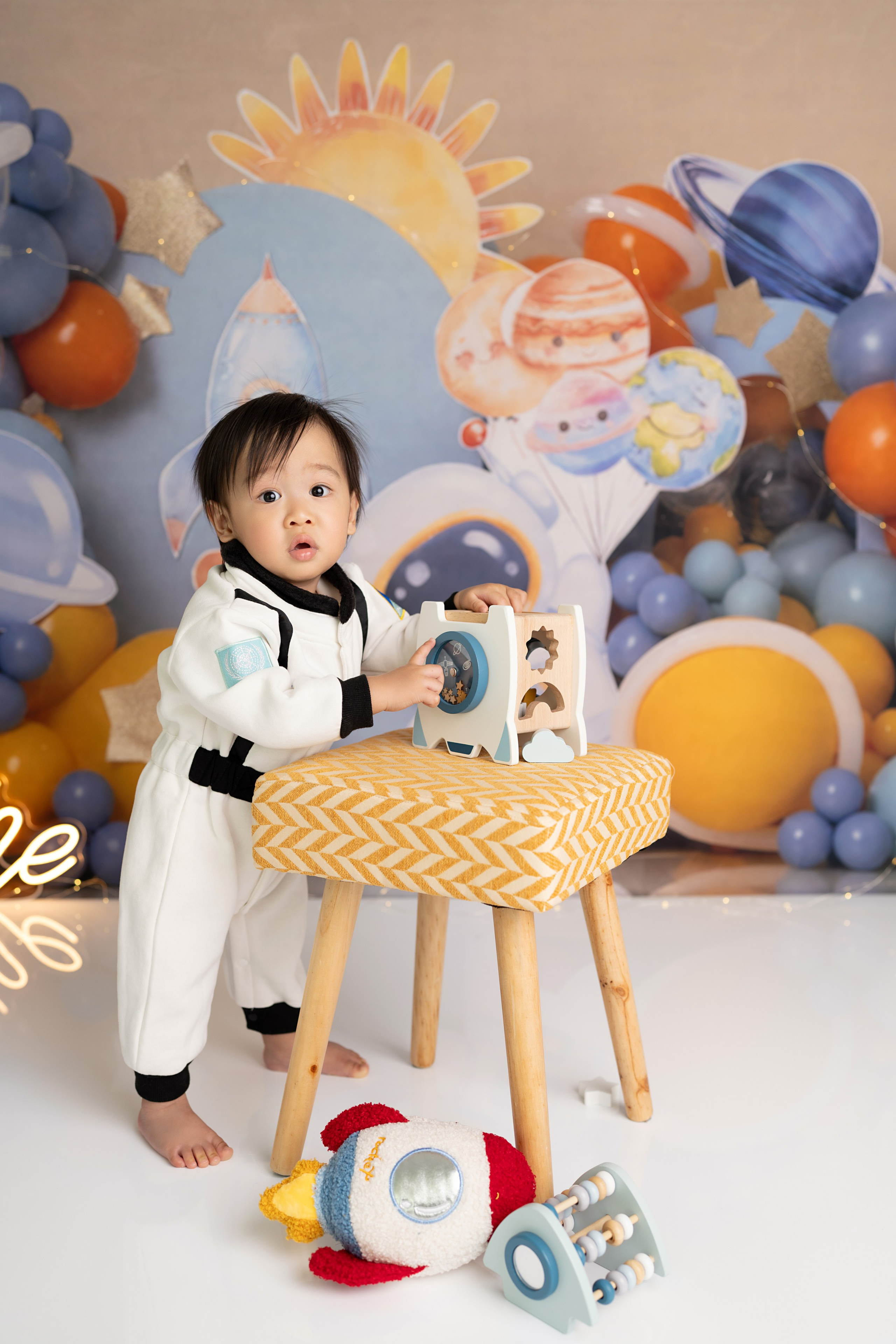 CAKE SMASH PHOTOGRAPHY. Newborn, Sitter and Cake Smash Photographer in Doha, Qatar