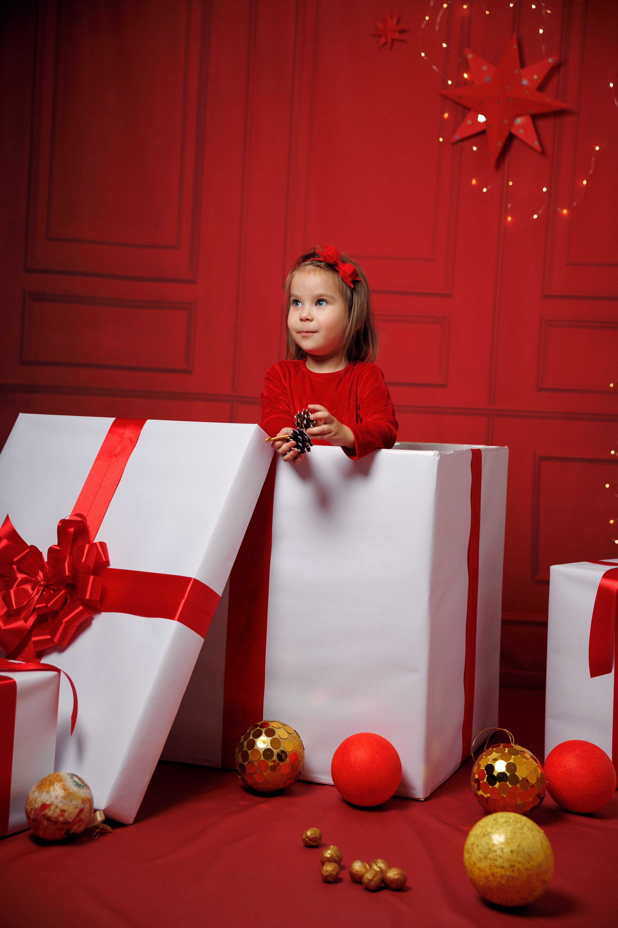 Sesja świąteczna Szczecin | Mini sesje świąteczne Szczecin | Mini sesje świąteczne | Sesja świąteczna w studio | Sesja świąteczna rodzinna cena | Mini sesja rodzinna Szczecin| Sesje świąteczne rodzinne | Sesja zdjęciowa • świąteczna sesja zdjęciowa • minimalistyczne aranżacje • zdjęcia lifestylowe • rodzinne świeta • świąteczny czas • voucher • prezent • fotografia rodzinna