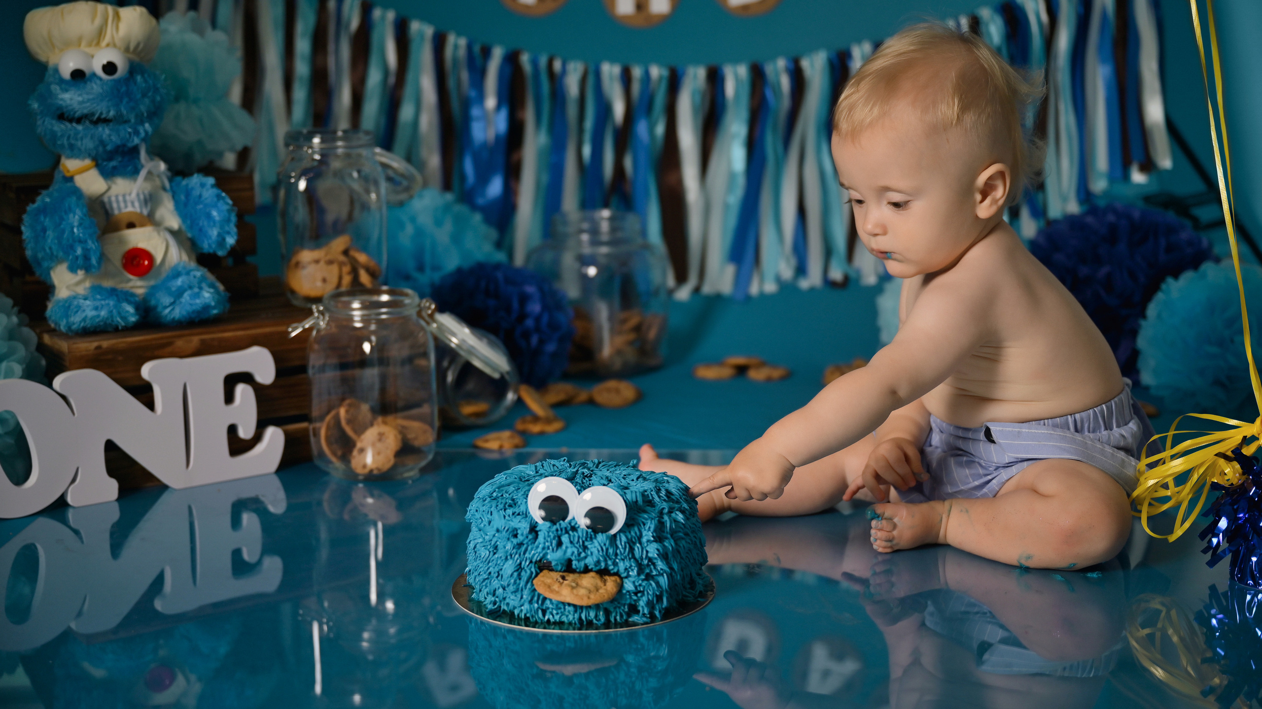 Arthur’s cake smash. Family and Sports photographer in Cary Raleigh NC North Carolina
