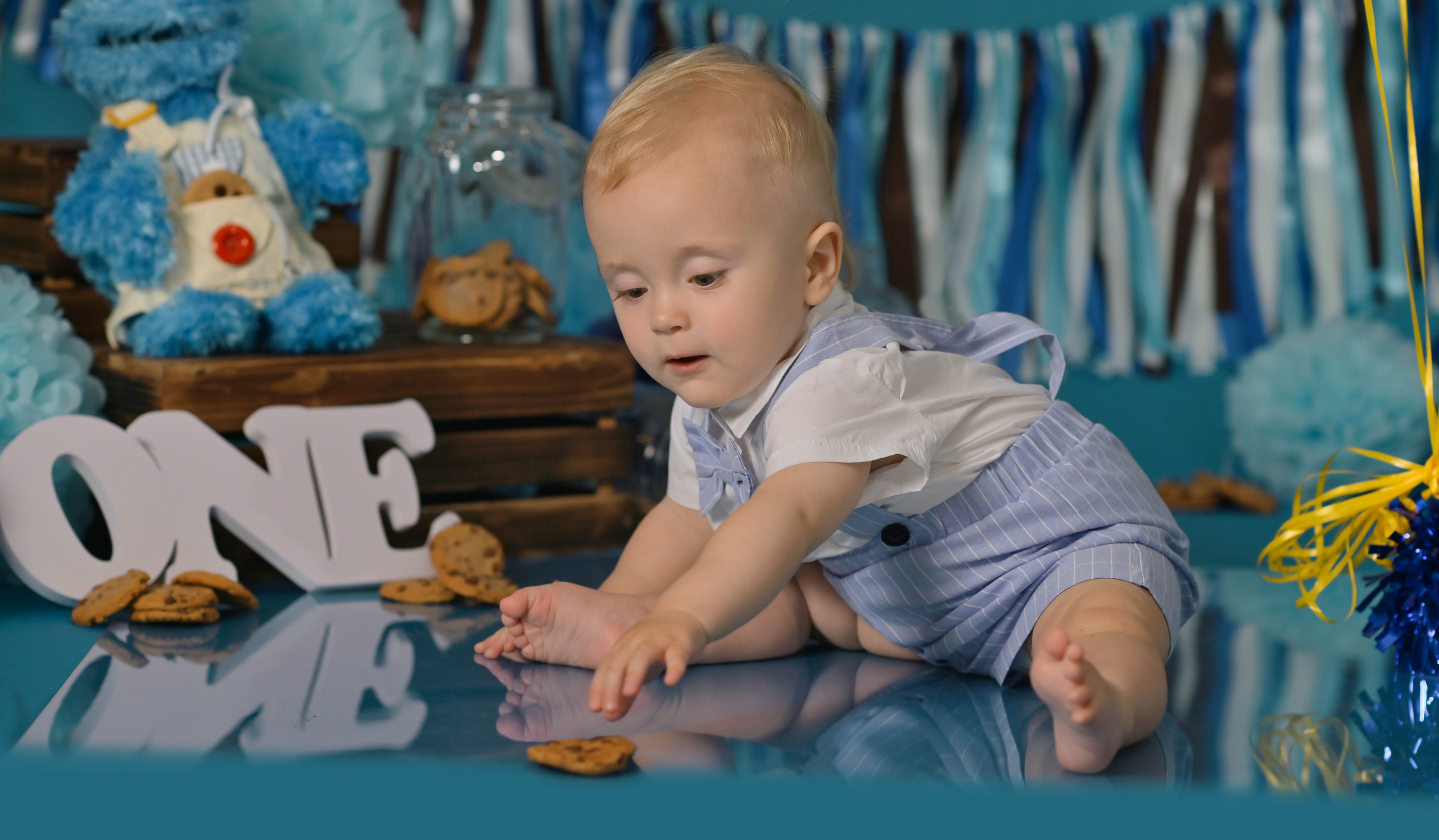 Arthur’s cake smash. Family and Sports photographer in Cary Raleigh NC North Carolina