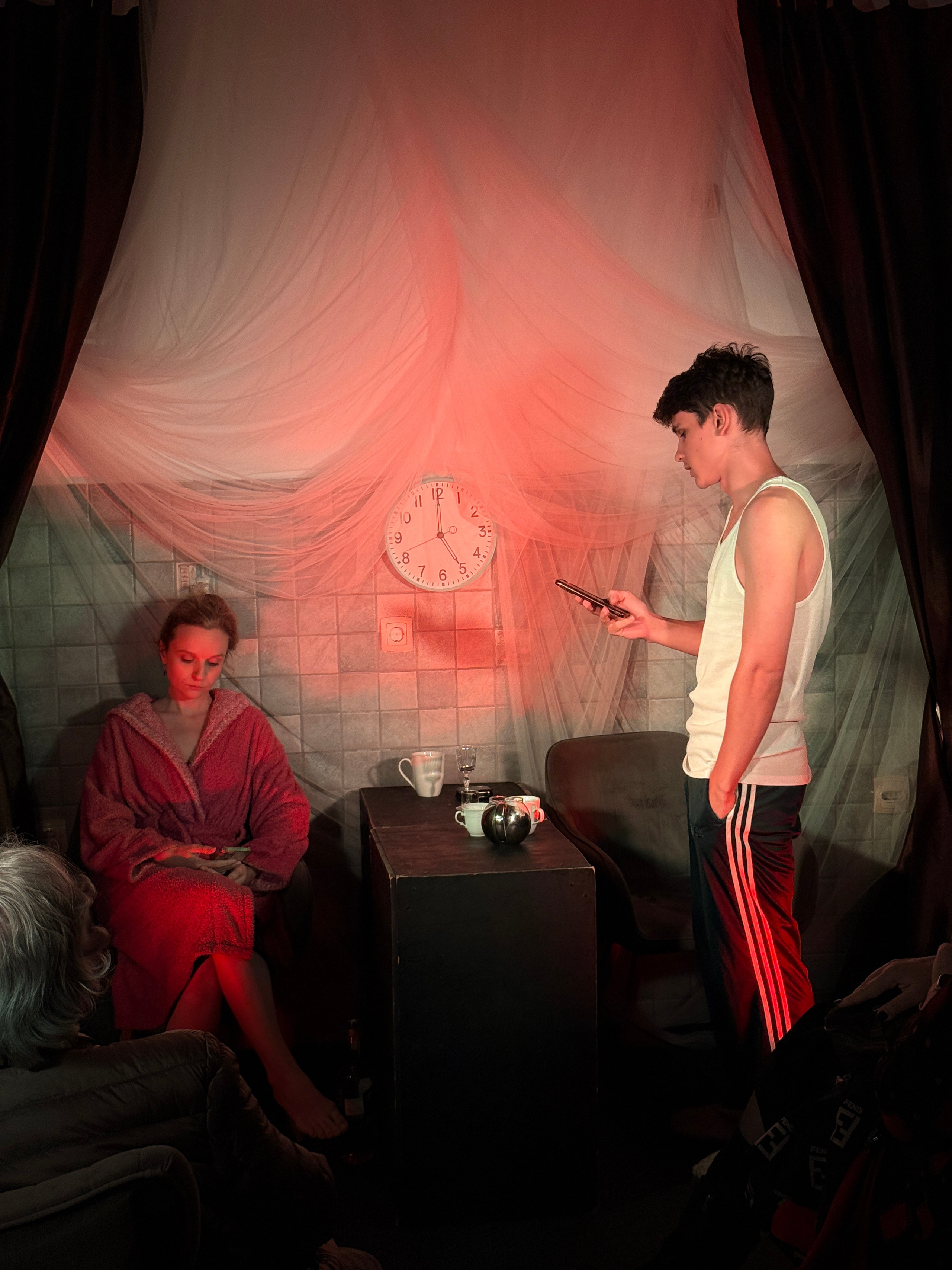 Фоторепортаж вистави у Будві. Портретний фотограф Альона Новгородцева