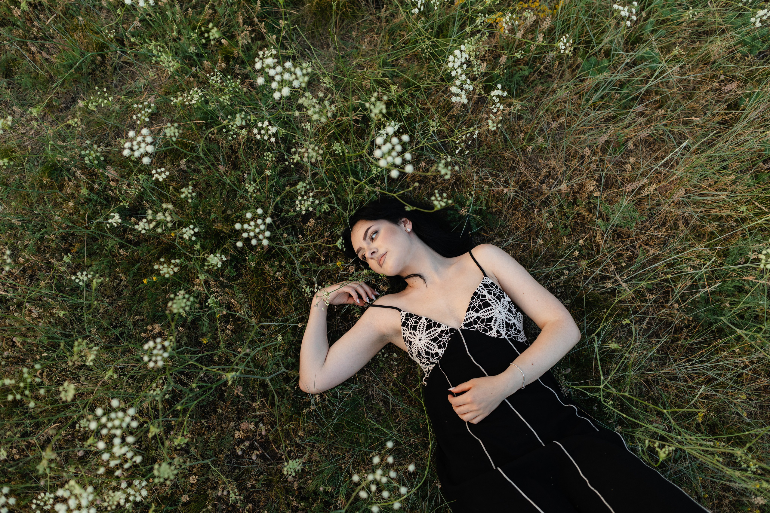 Laura — Portrait. Main