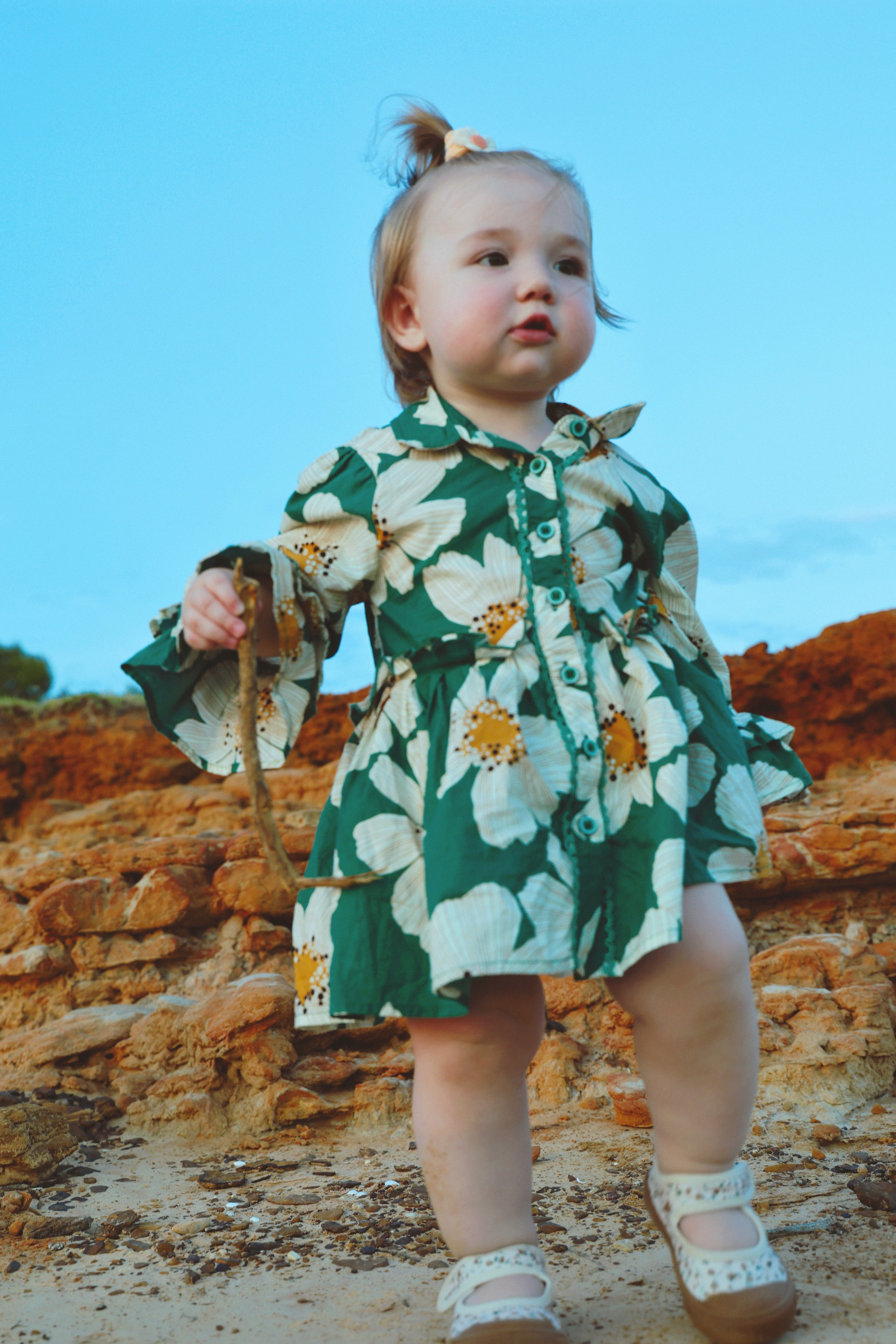 Baby Family Photoshoot – Outdoor Family Photography with Infant or Toddler. Lana Petrychenko — Portrait & Family Photographer. Valencia, Spain