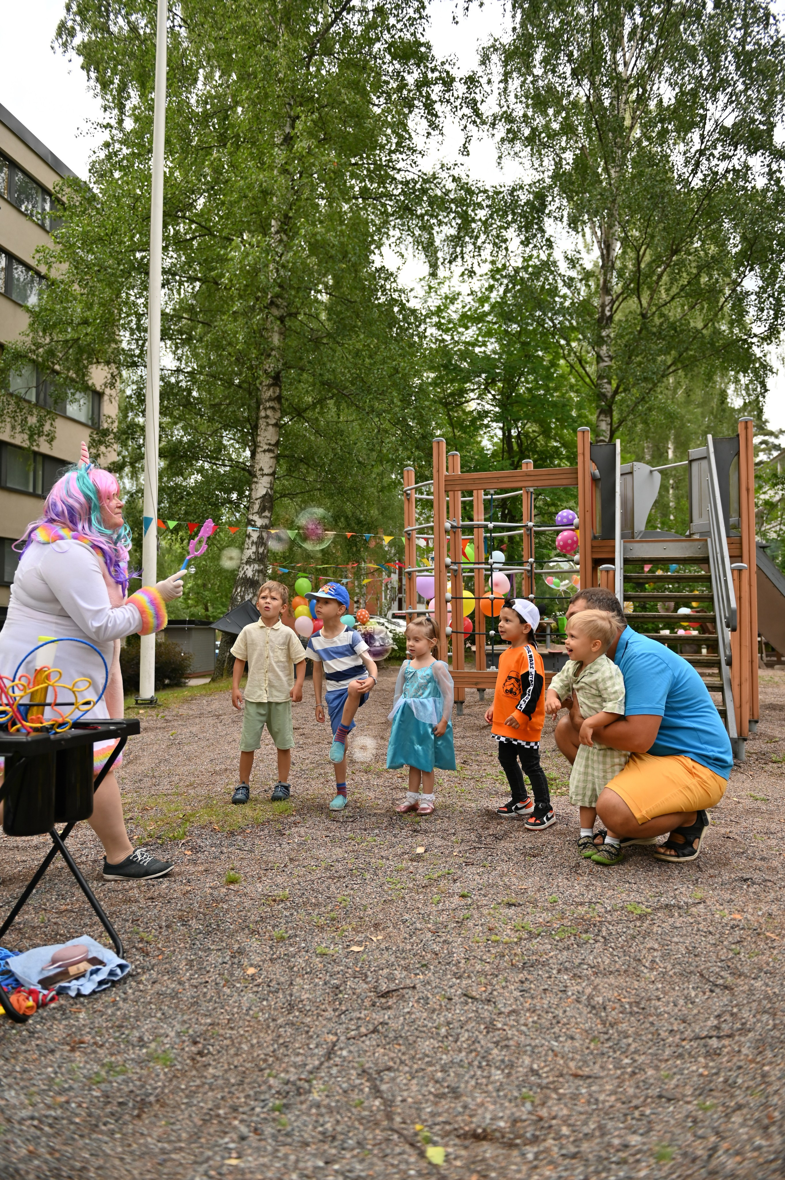 Праздник во дворе дома. Детский и семейный фотограф в финляндии дина пулкка. контент фотограф