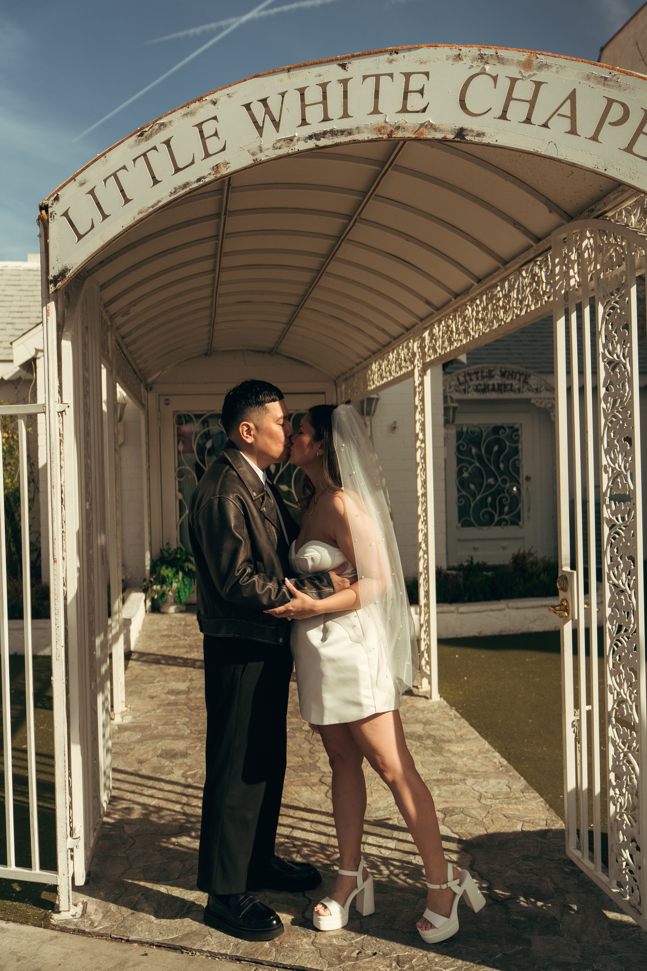 Louise&Harold. Wedding & elopement photographer Viktoriya Kravtsov. Las Vegas