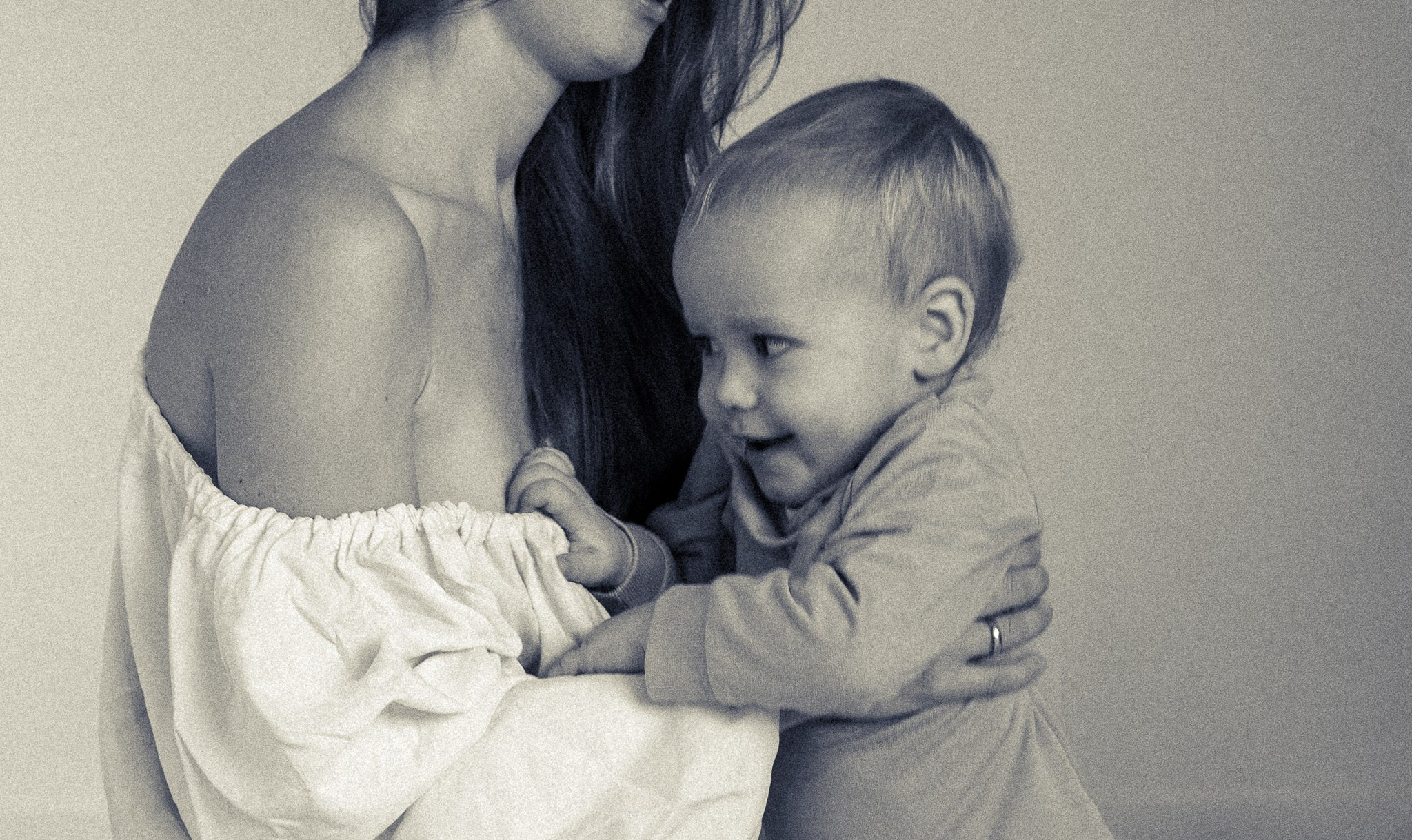 Séance photo mère et bébé. Histoires d’amour, séances photos de famille et de mariage en France