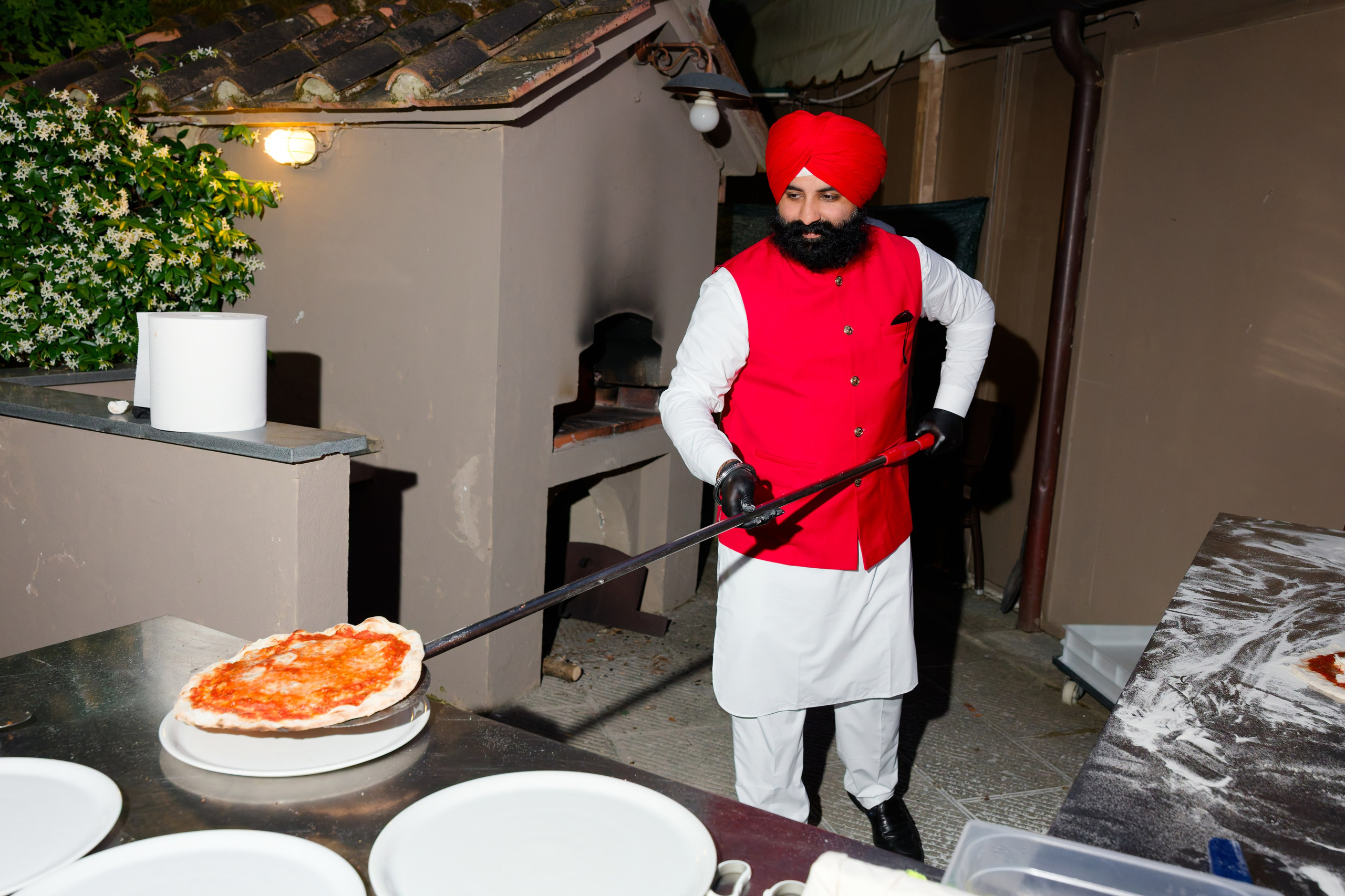 Pizza Party at Tenuta Massini, Florence, Italy. Destination Wedding Photographer — Nikita Burtsev