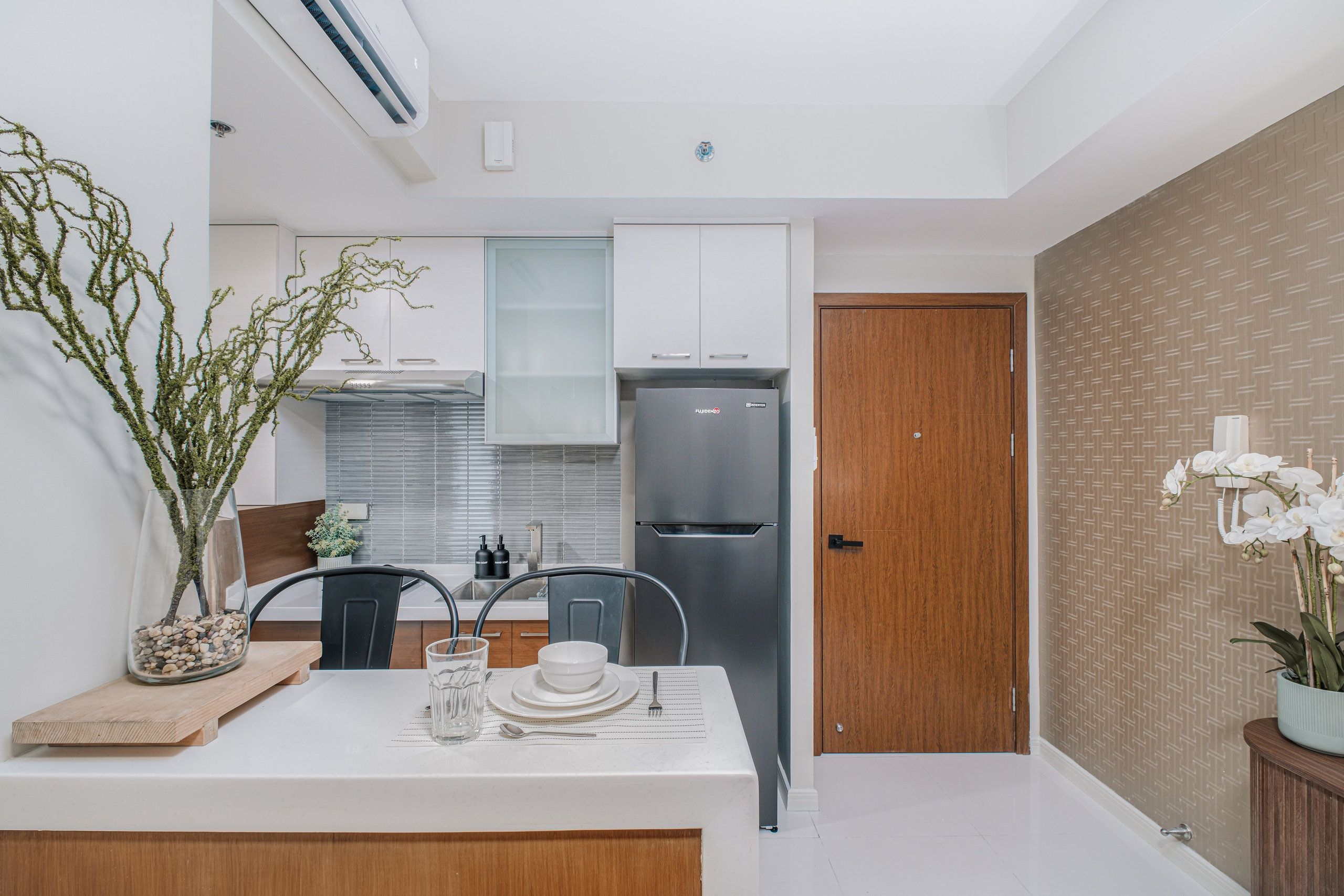 100 Sunshine Plaza // Mandaluyong. Interior & Architectural Photographer Philippines | Argen Carlo Camaclang