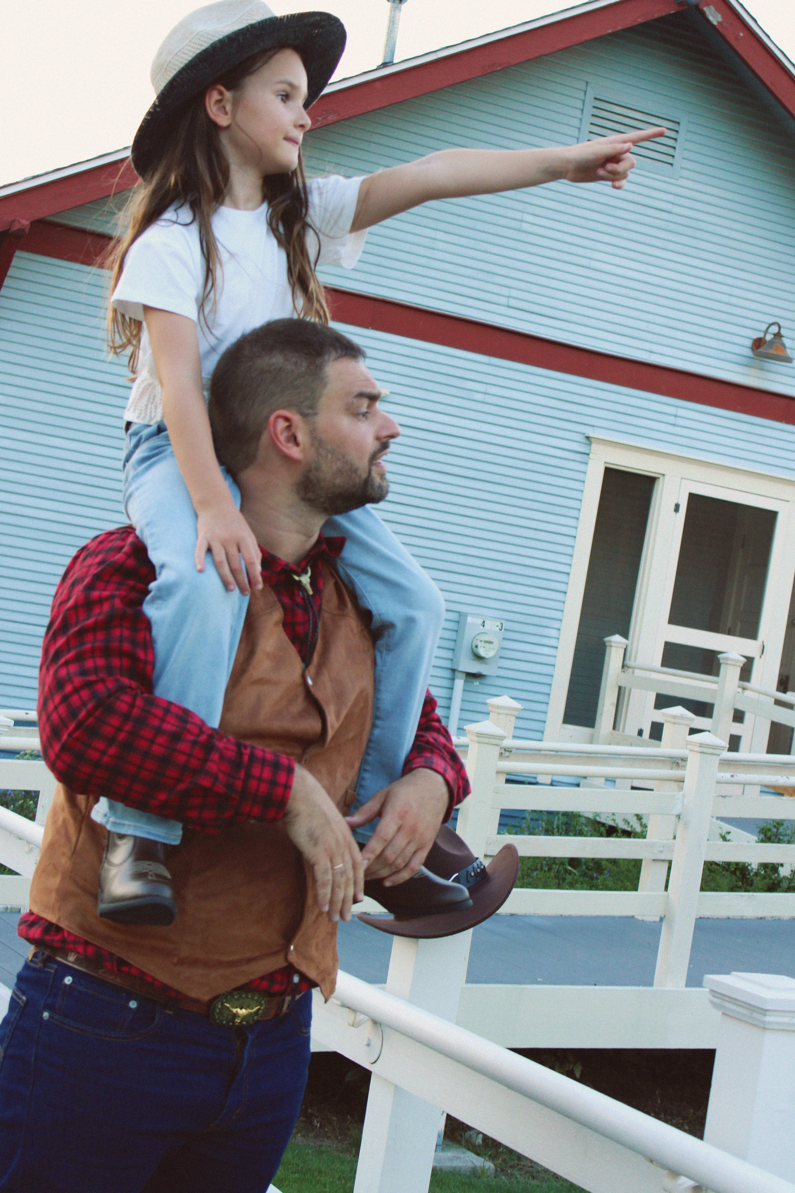 Texas Countryside Family Photoshoot in Cowboy Style. Lana Petrychenko — Portrait & Family Photographer. Valencia, Spain
