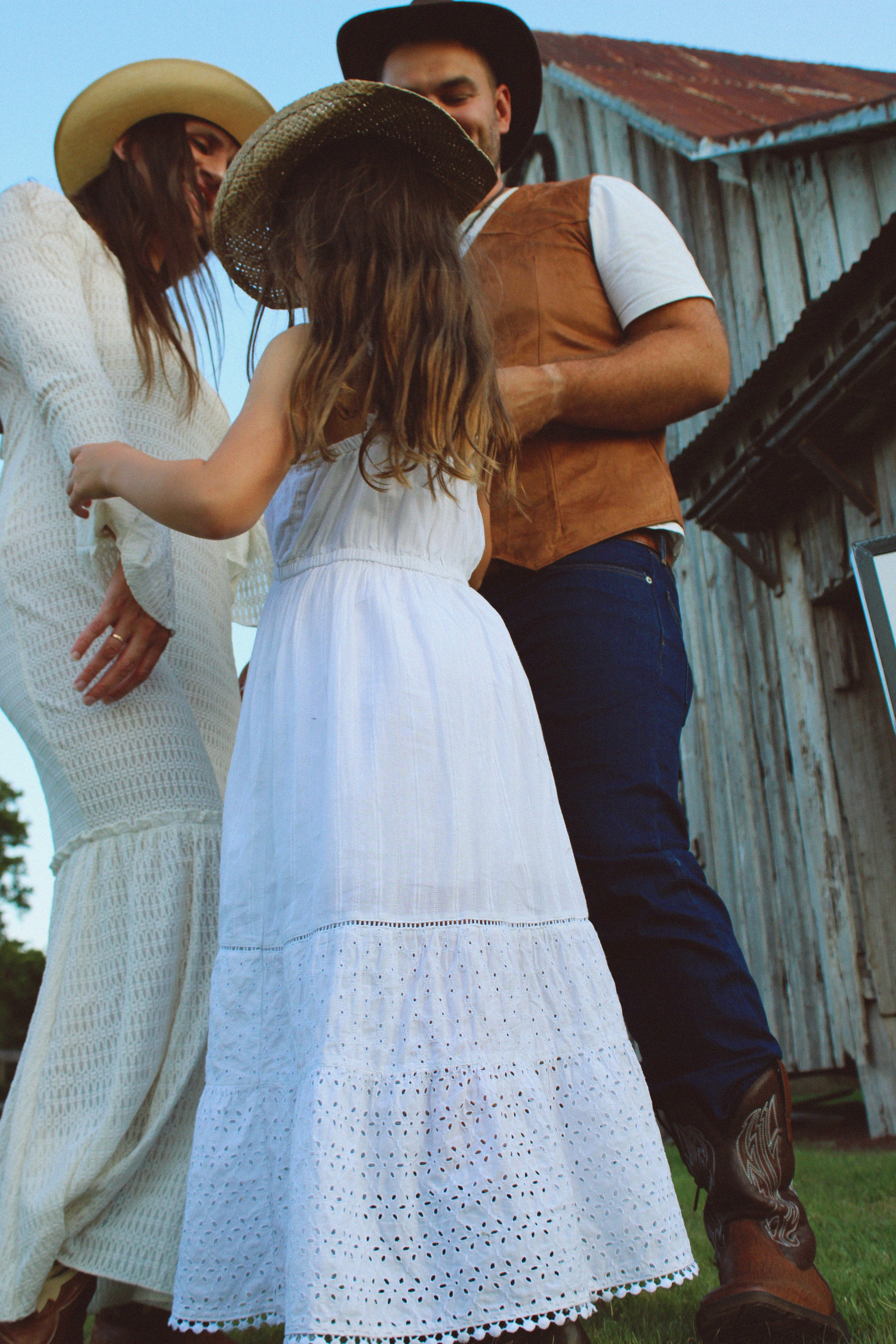 Texas Countryside Family Photoshoot in Cowboy Style. Lana Petrychenko — Portrait & Family Photographer. Valencia, Spain