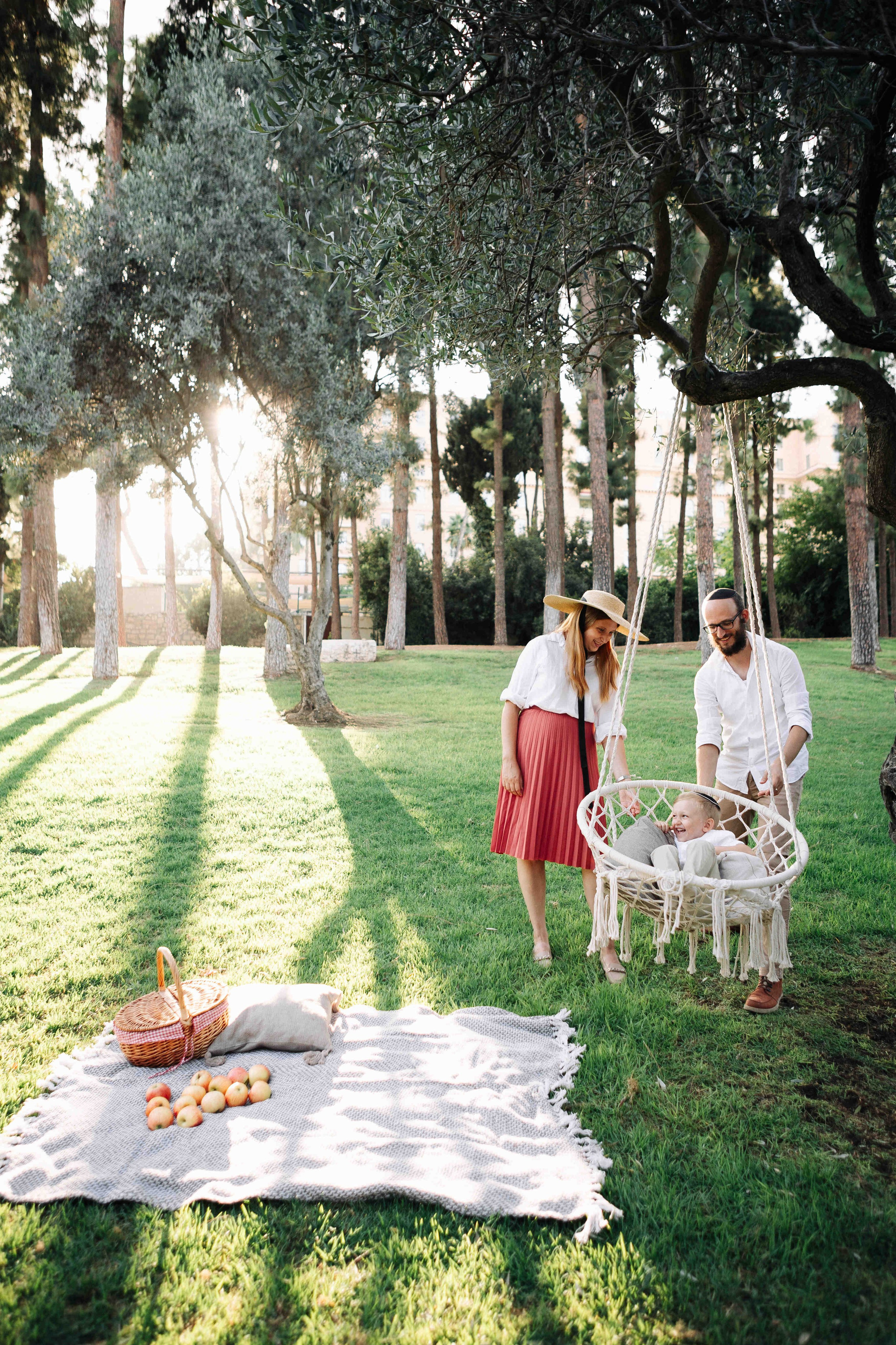 COZY PHOTO SESSION WITH A SWING. Https://shi-photo.com/