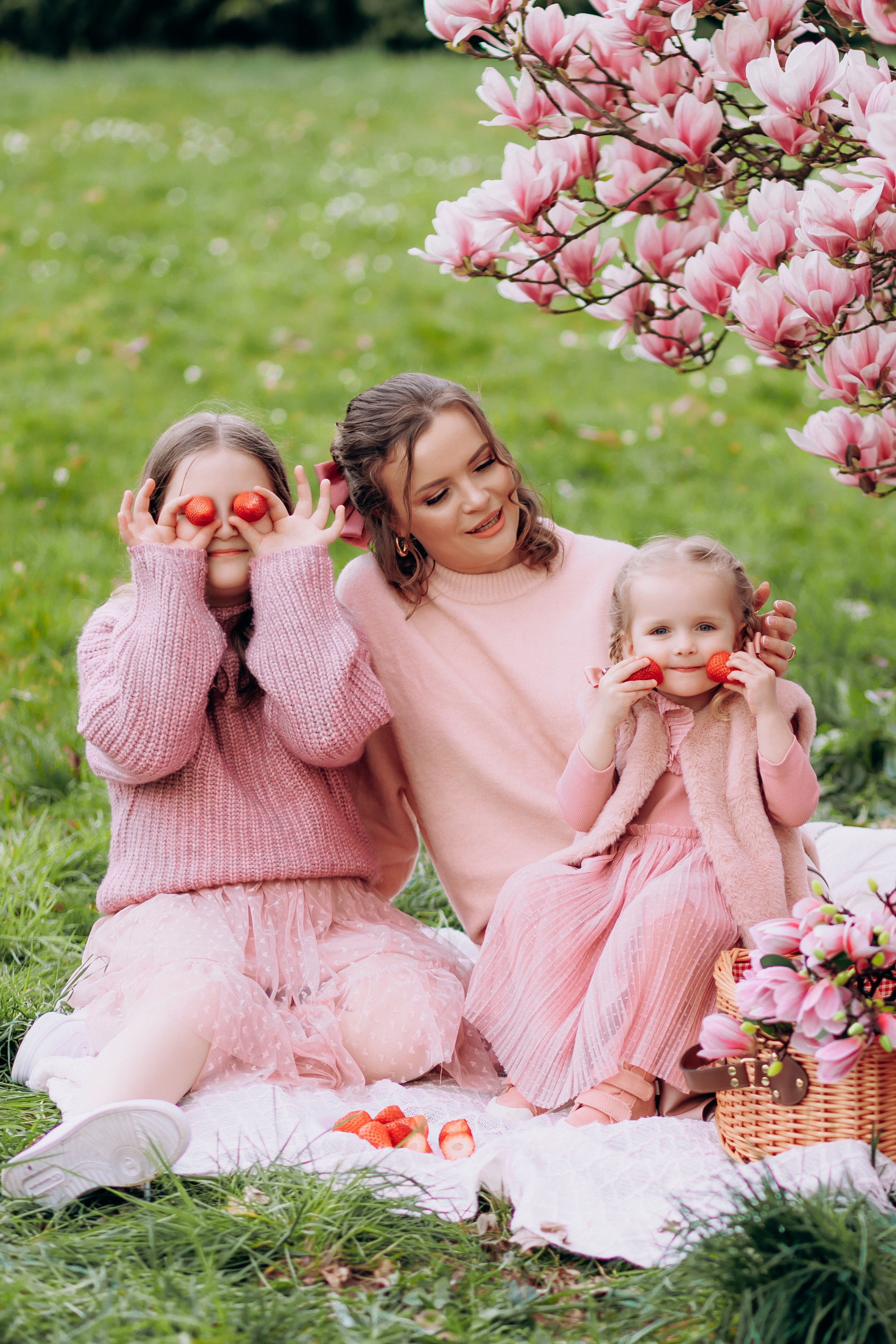 Tatiana, Alisa, Daria. Wedding and Family Photograph