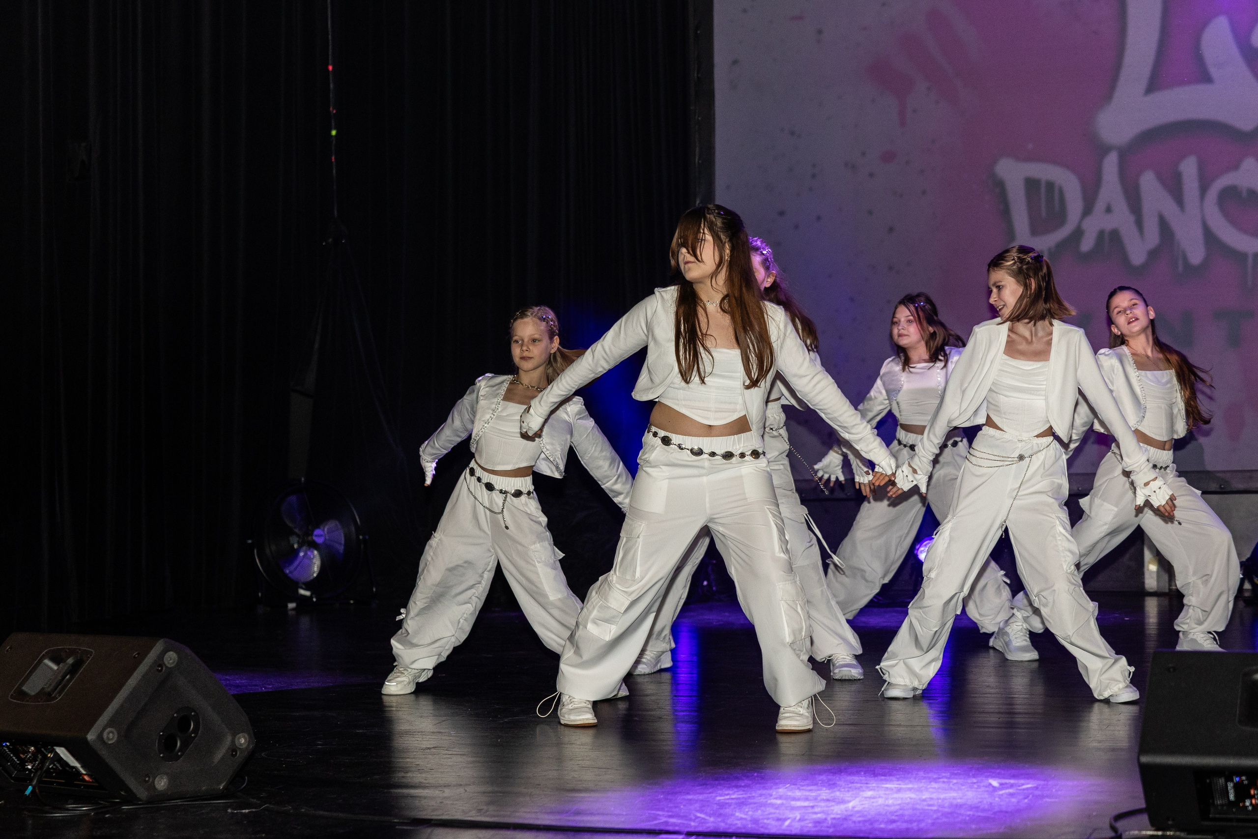 LEO DANCE SHOW WINTER 2025. Семейный и детский фотограф в Варшаве Мила Бобровская