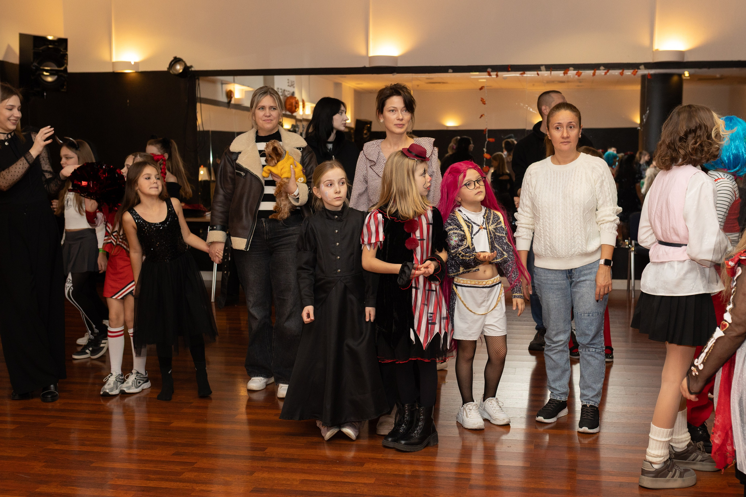 Leo dance studio Helloween 2025. Семейный и детский фотограф в Варшаве Мила Бобровская
