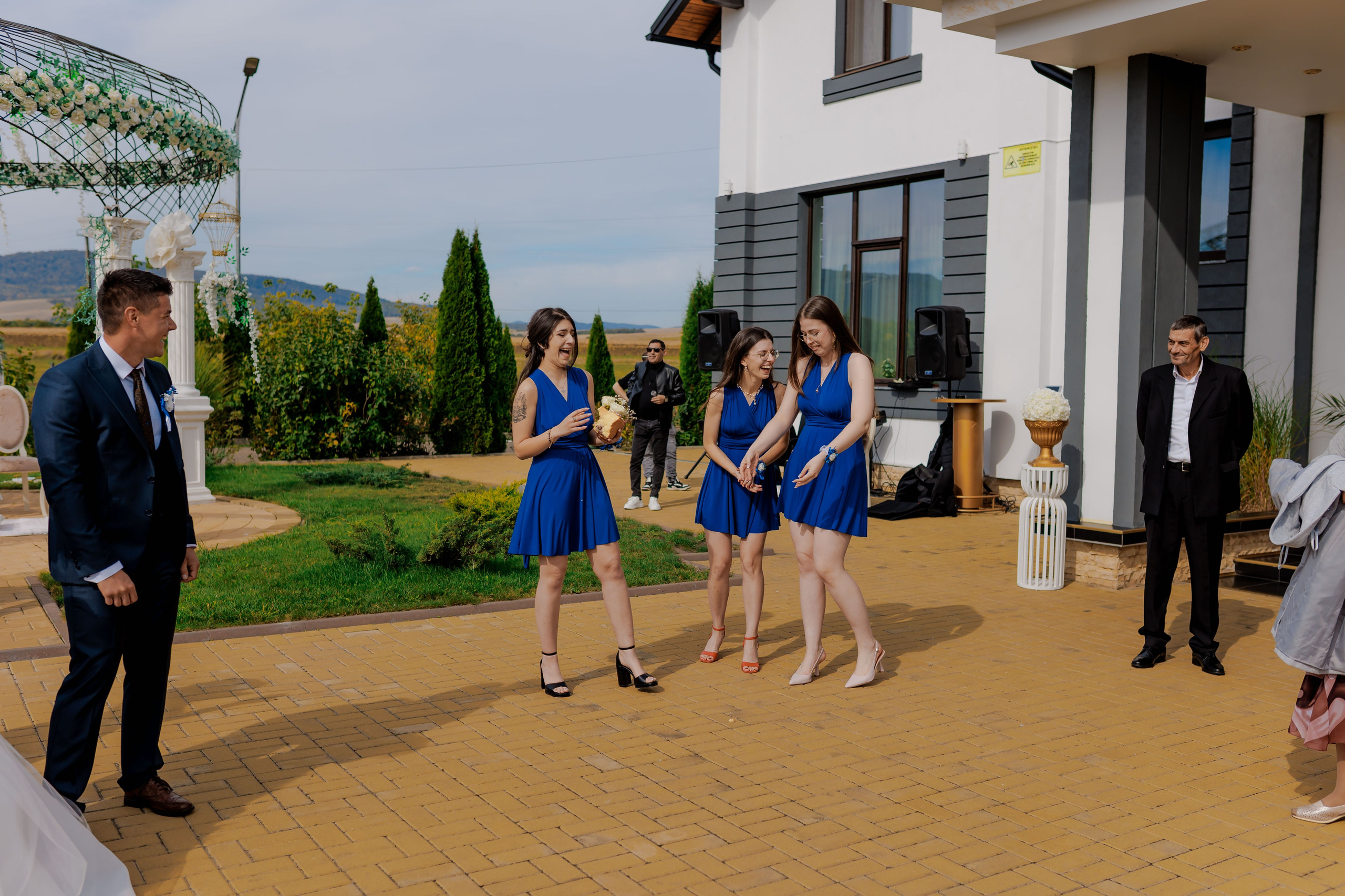 Loredana & Emilian – Ziua Nunții | Videografie - fotografie Botez Suceava, Iași, Botoșani. Servicii foto-video profesionale, pentru momente de neuitat