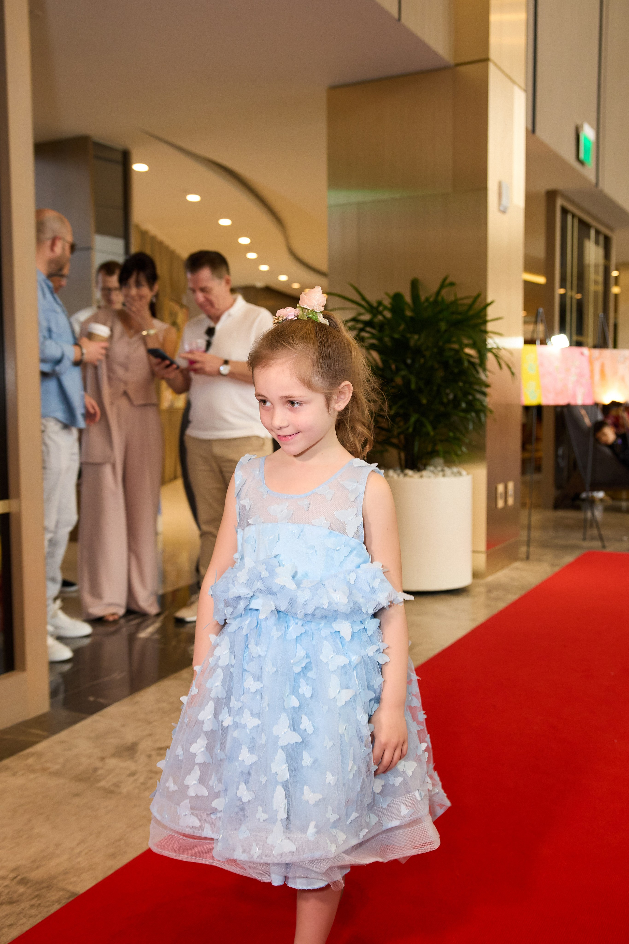 Авторская благотворительная художественная выставка Дианы Бортник. Фотограф Юлия Маковеева