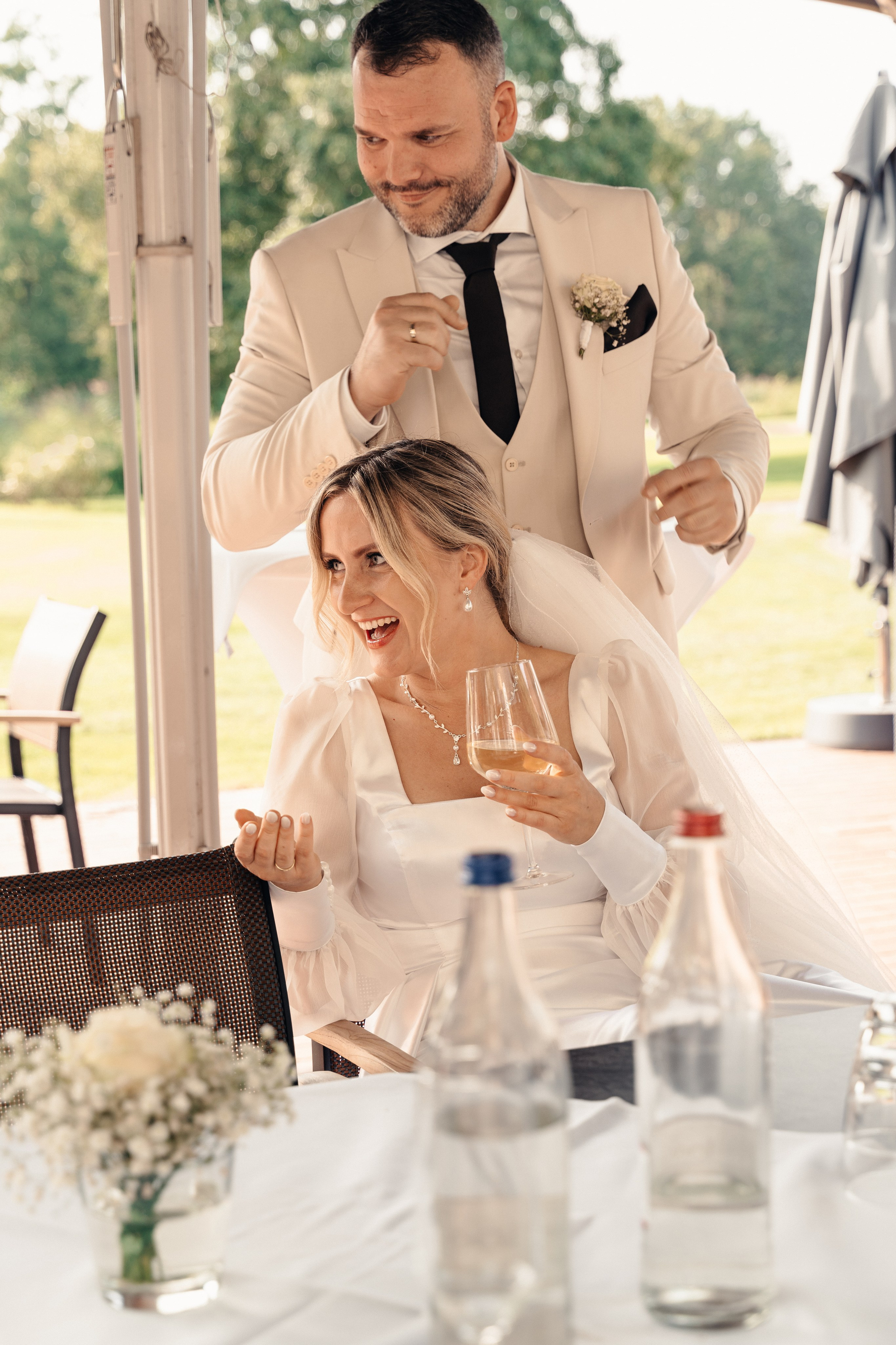 D & M im Restaurant Elfrather Mühle. Wedding Photographer Germany