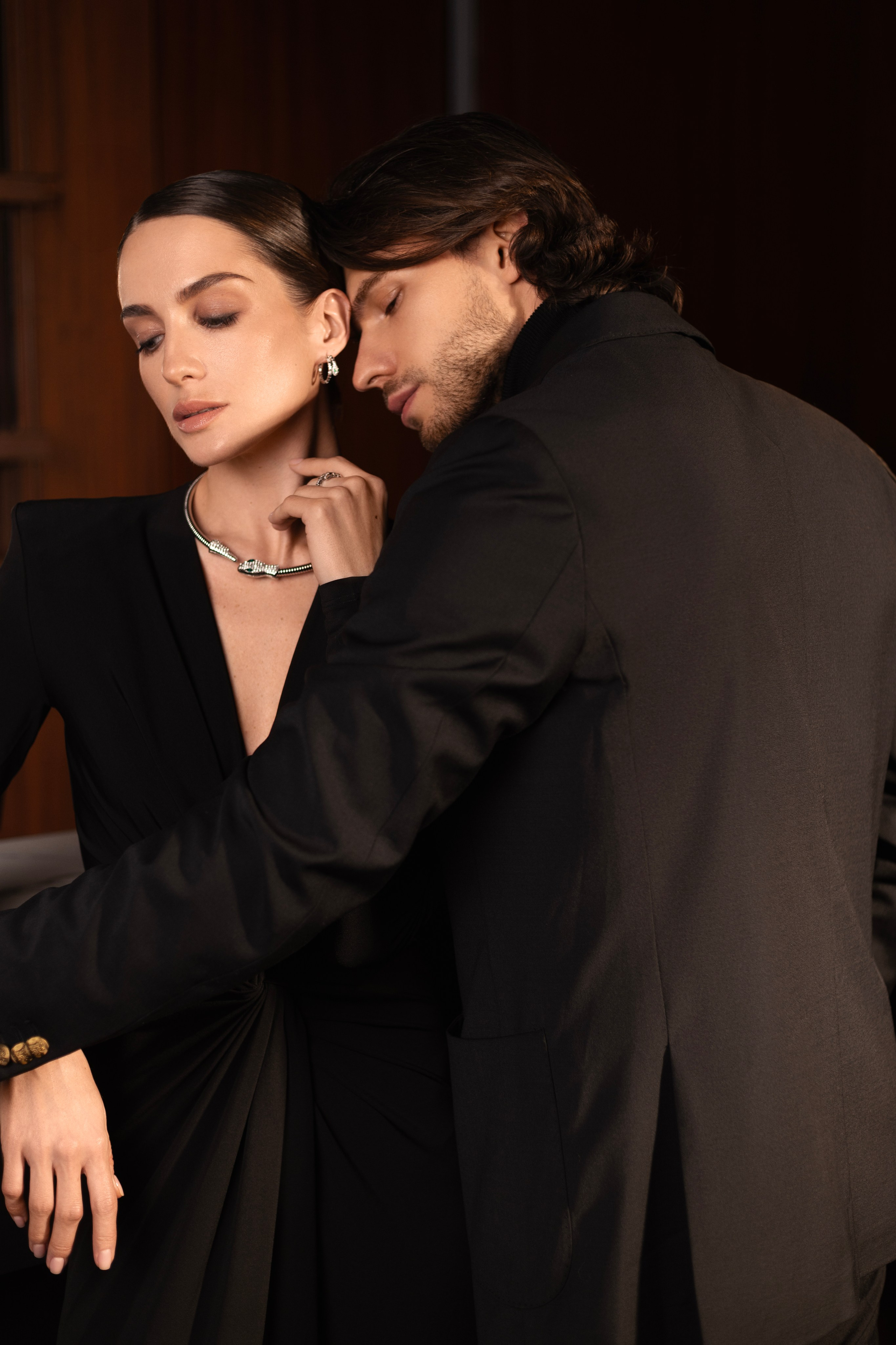 Editorial in a bar. Stylist