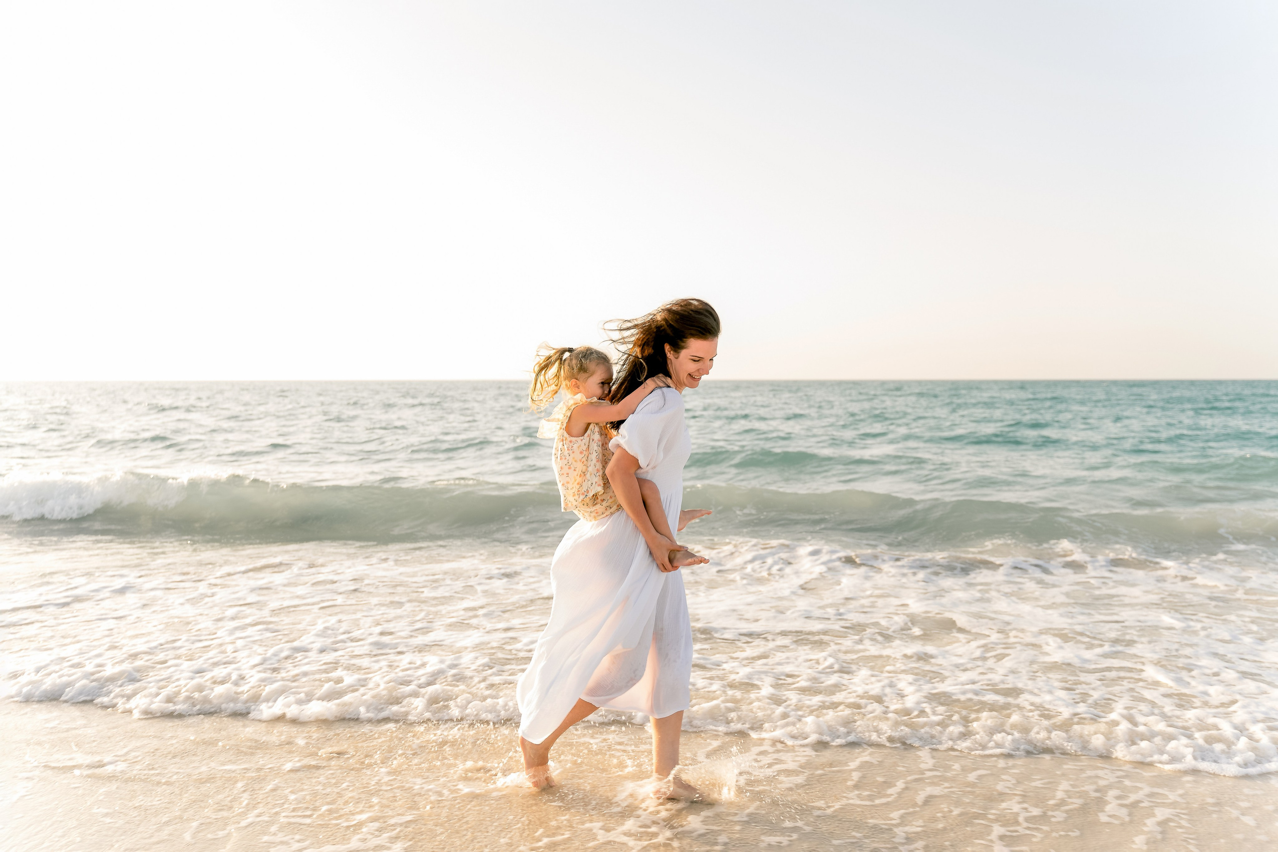 Фотосессия на пляже Саадият — идеальное сочетание природы и стиля. Фотограф в Абу Даби Марина