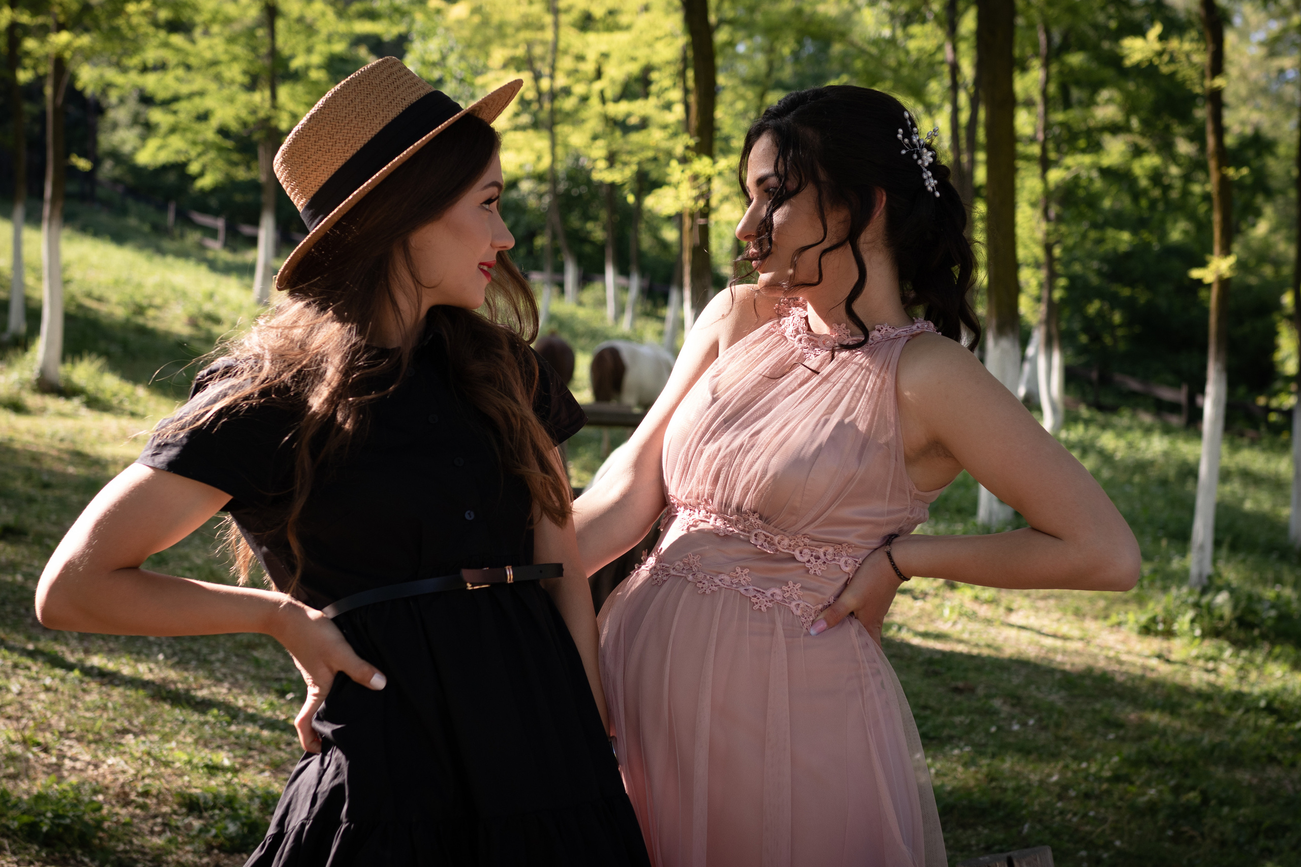 Fotografija osmeha devojaka na dan venčanja