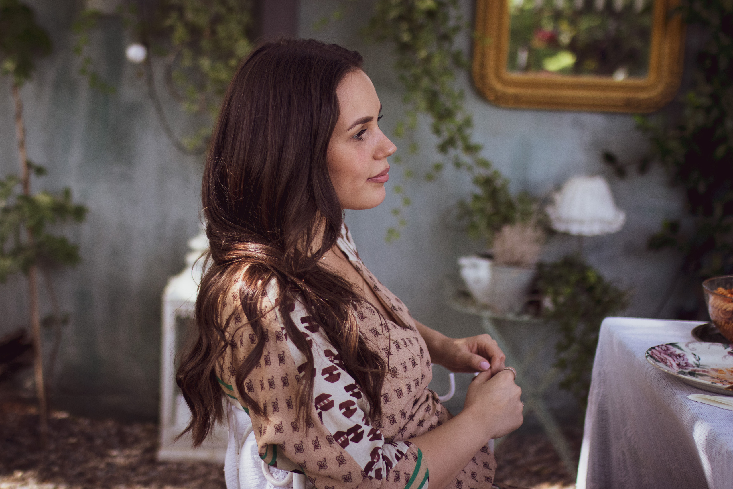 zamišljena fotografija devojke