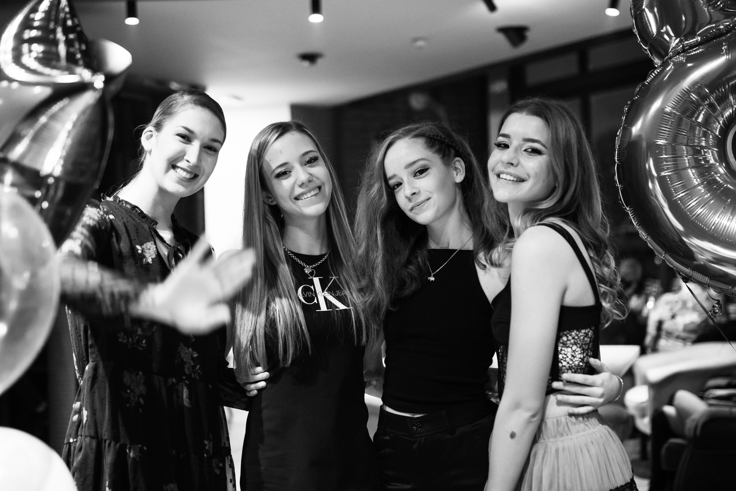 crno-bela fotografija drugarica