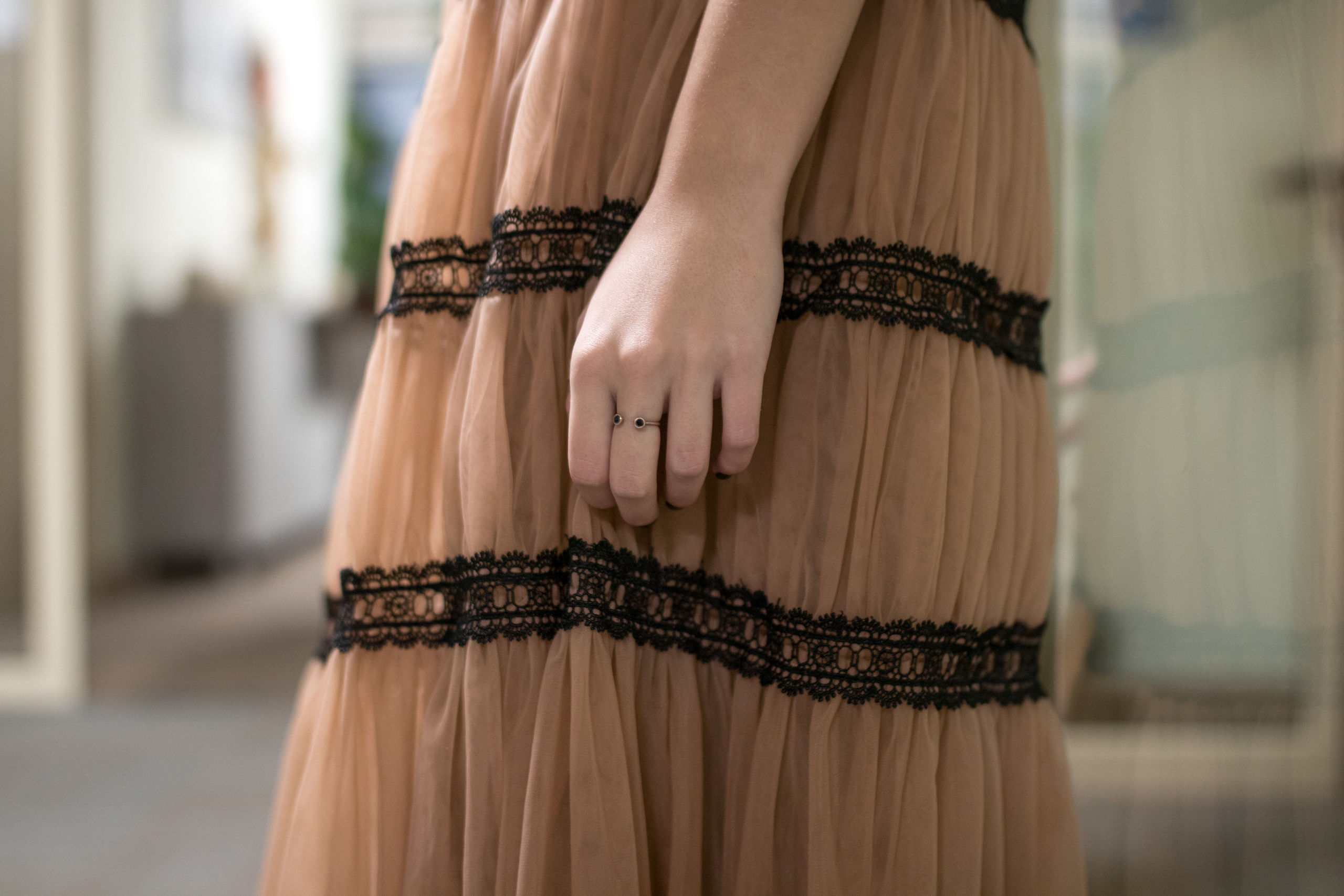 fotografija ruke devojke