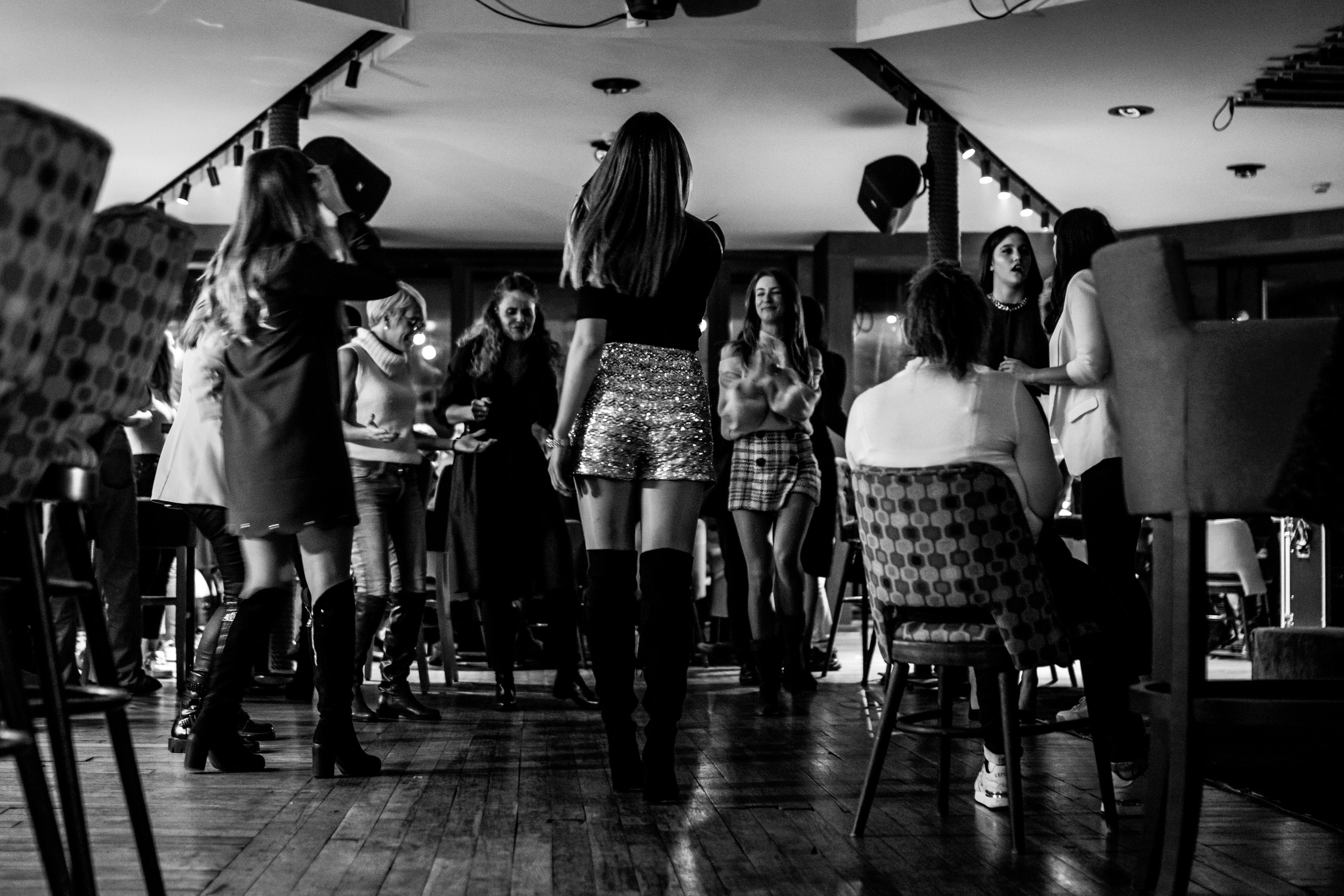 crno-bela fotografija uspomena sa rođendana