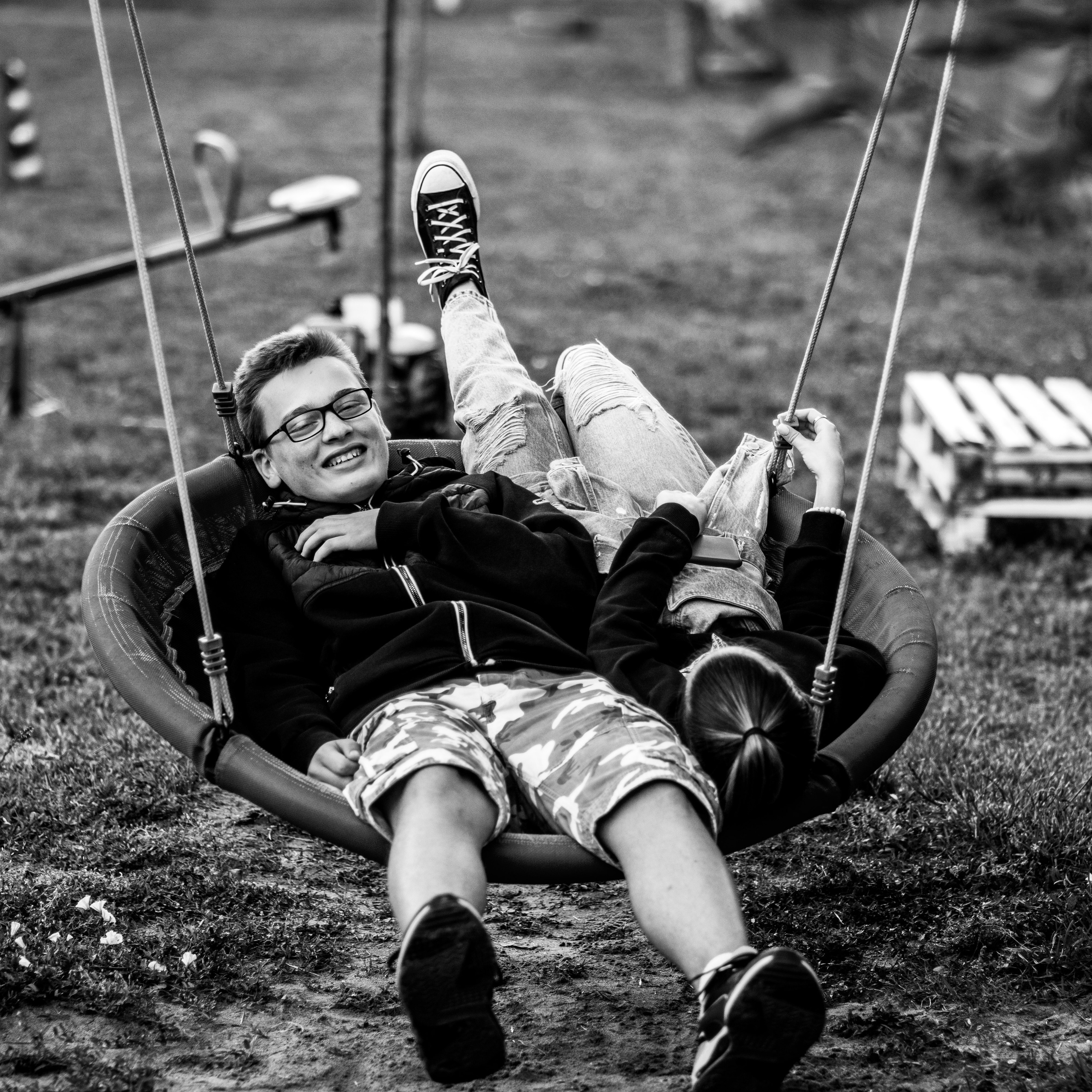 fotografija drugara u trambolini