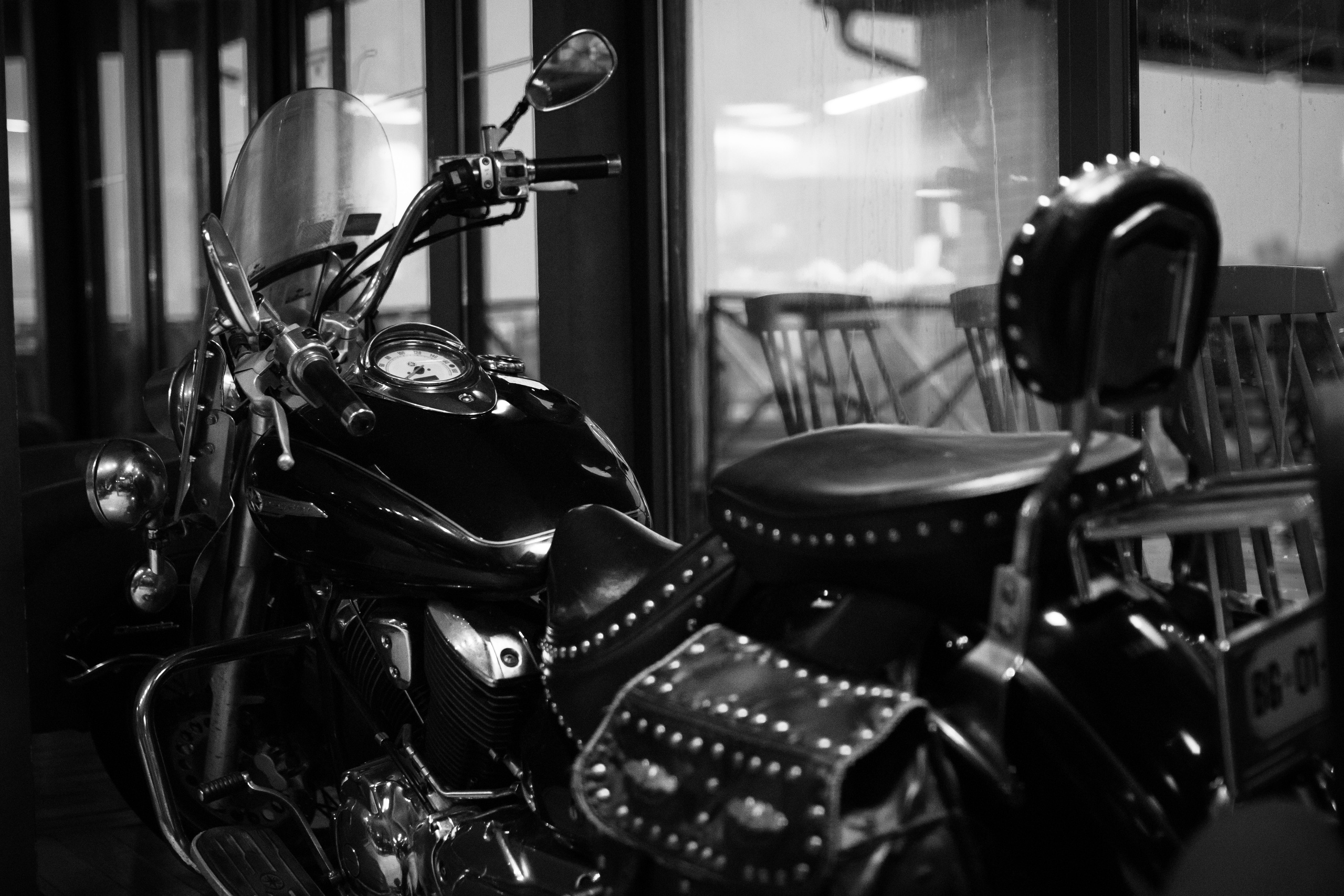 crno-bela fotografija motora