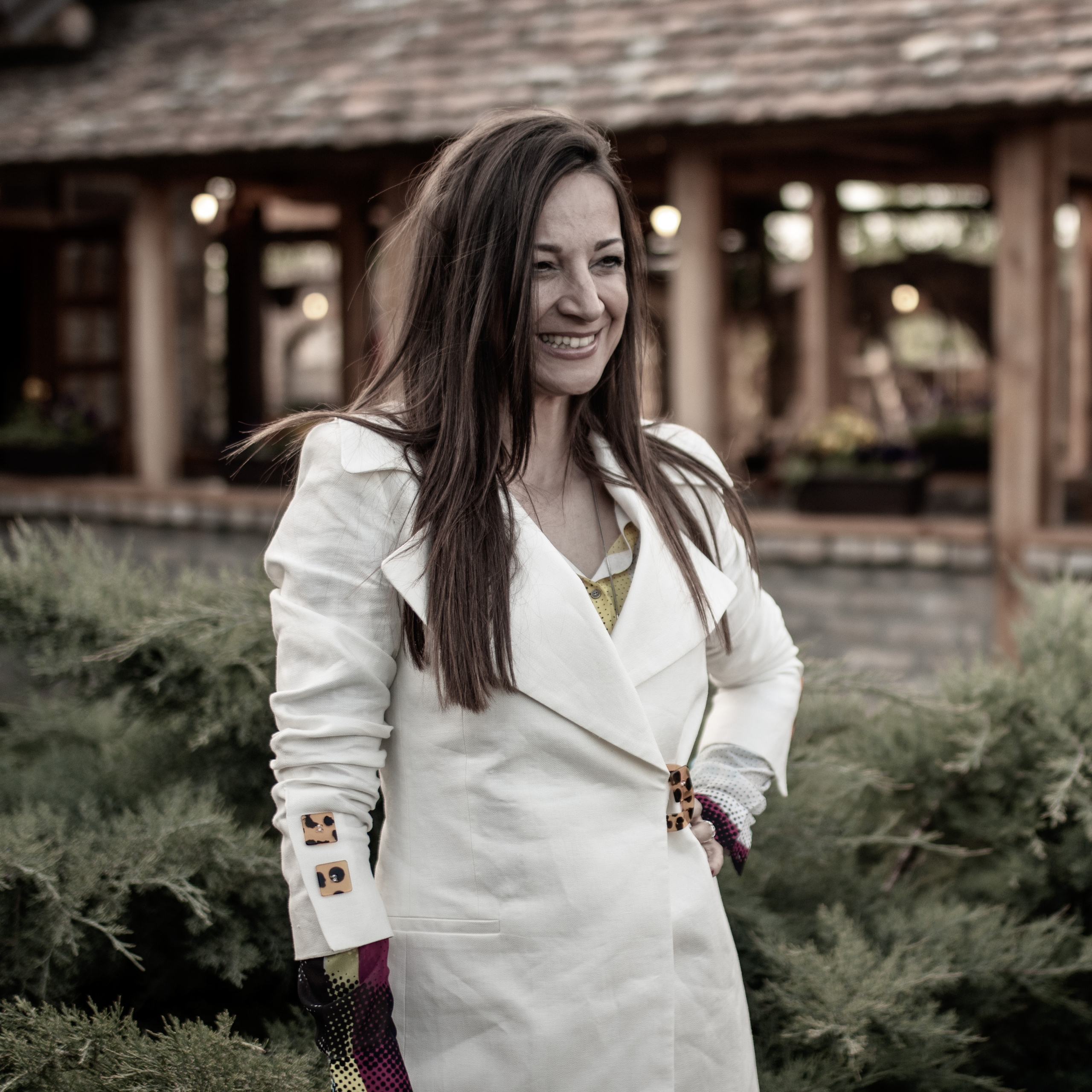 fotografija nasmejane devojke