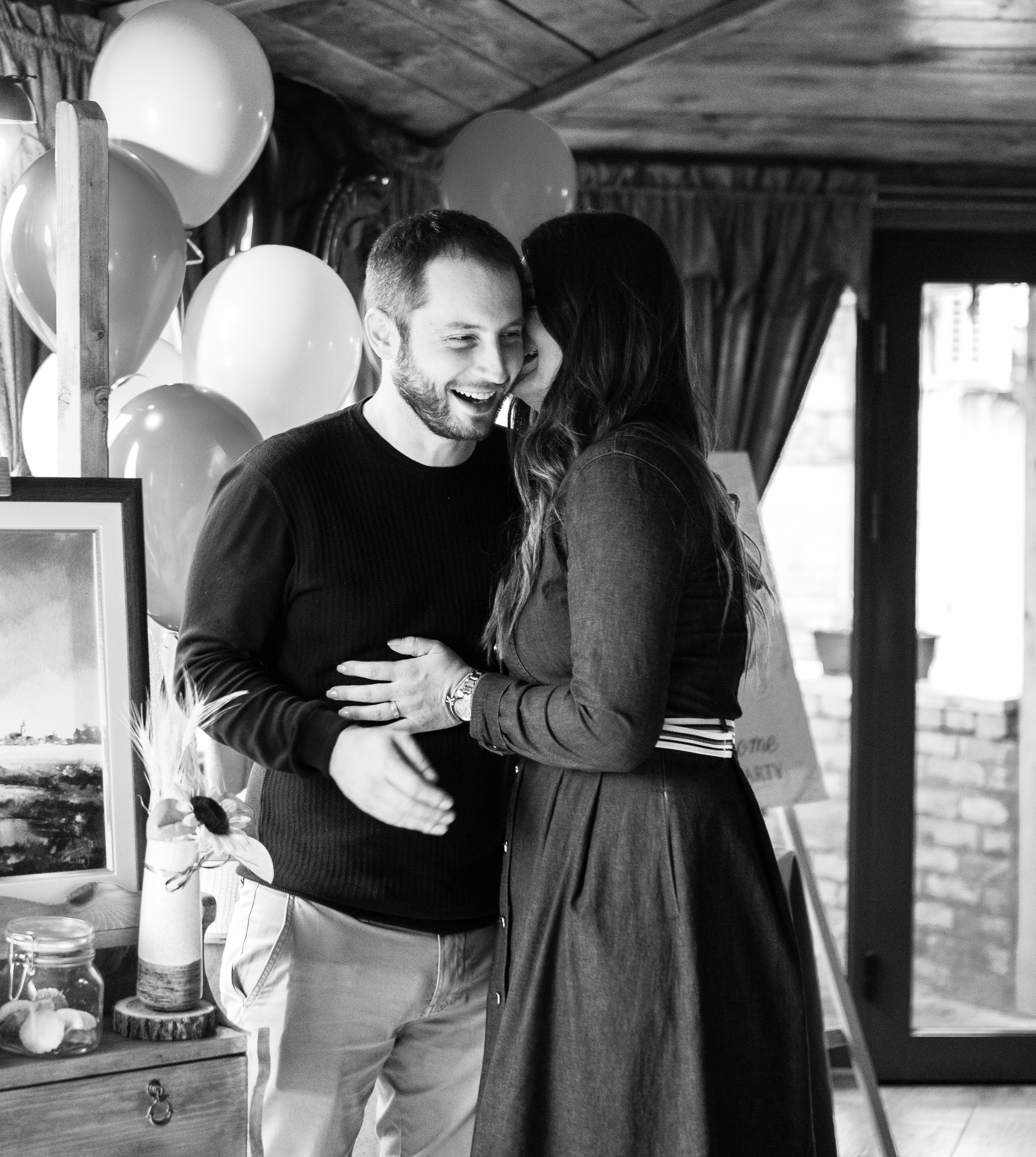 Fotografija roditelja na proslavi prvog rođendana svog sina